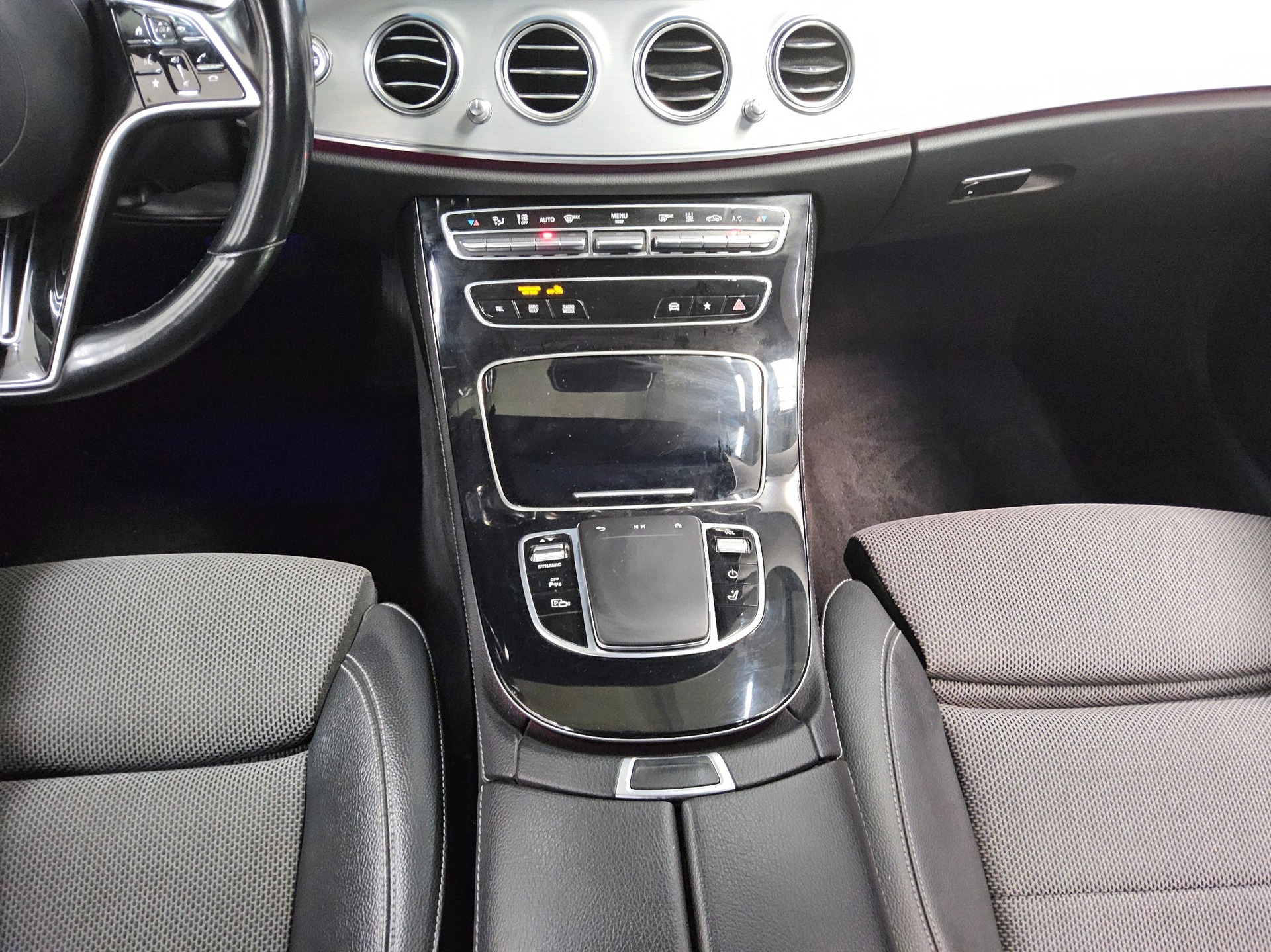 Mercedes-Benz E 300 T de Avantgarde Navi Multibeam RfK AHK 6