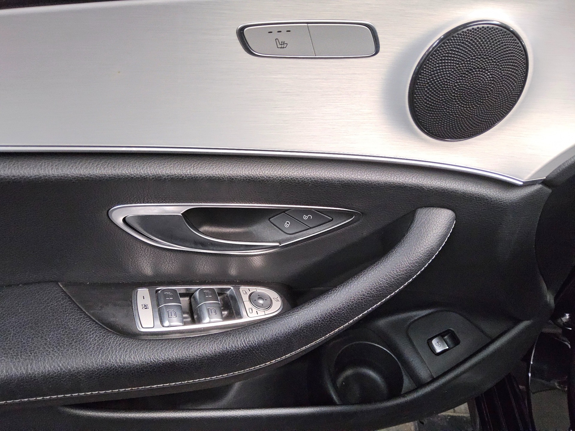 Mercedes-Benz E 300 T de Avantgarde Navi Multibeam RfK AHK 10
