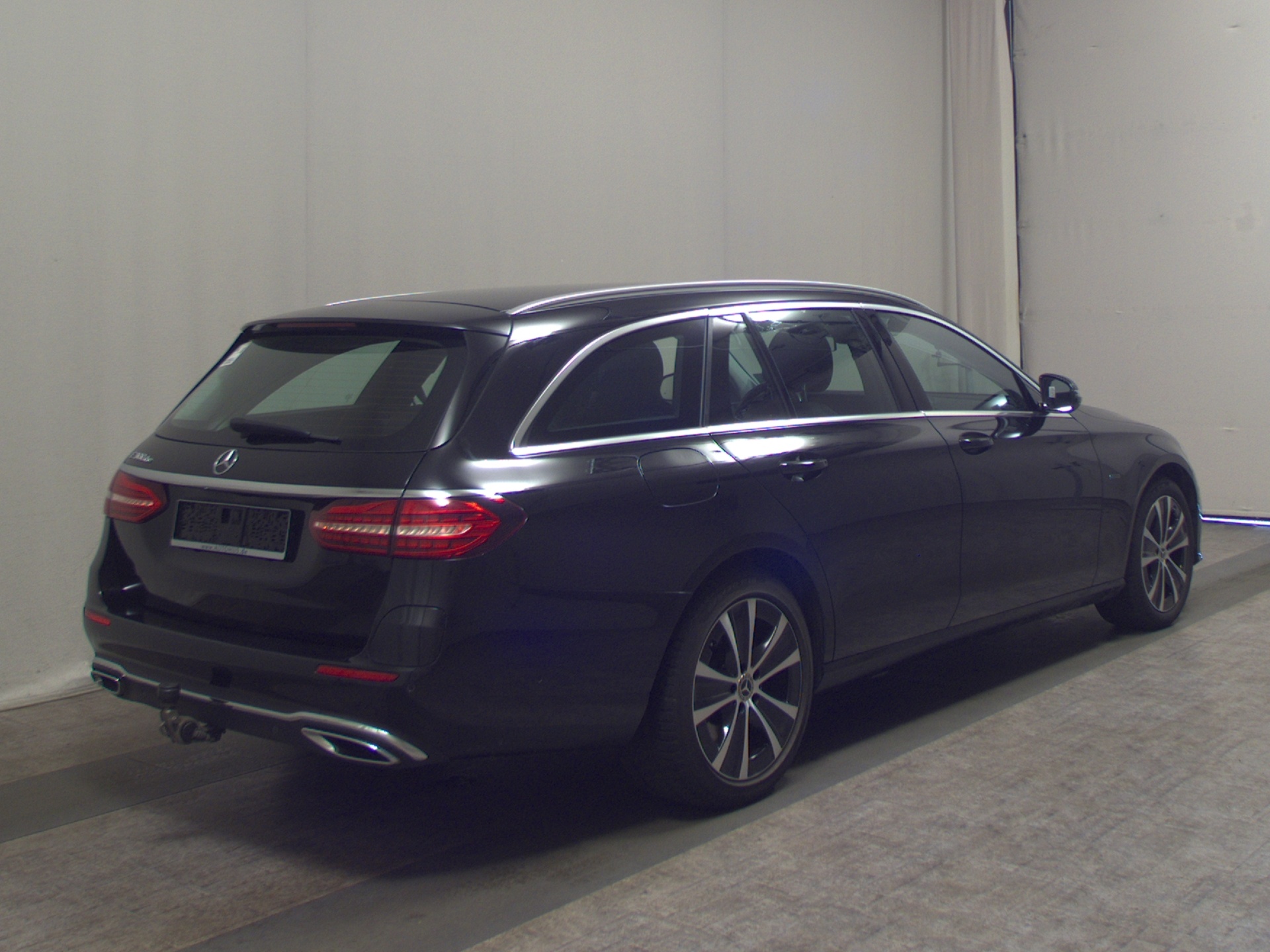 Mercedes-Benz E 300 T de Avantgarde Navi Multibeam RfK AHK 4