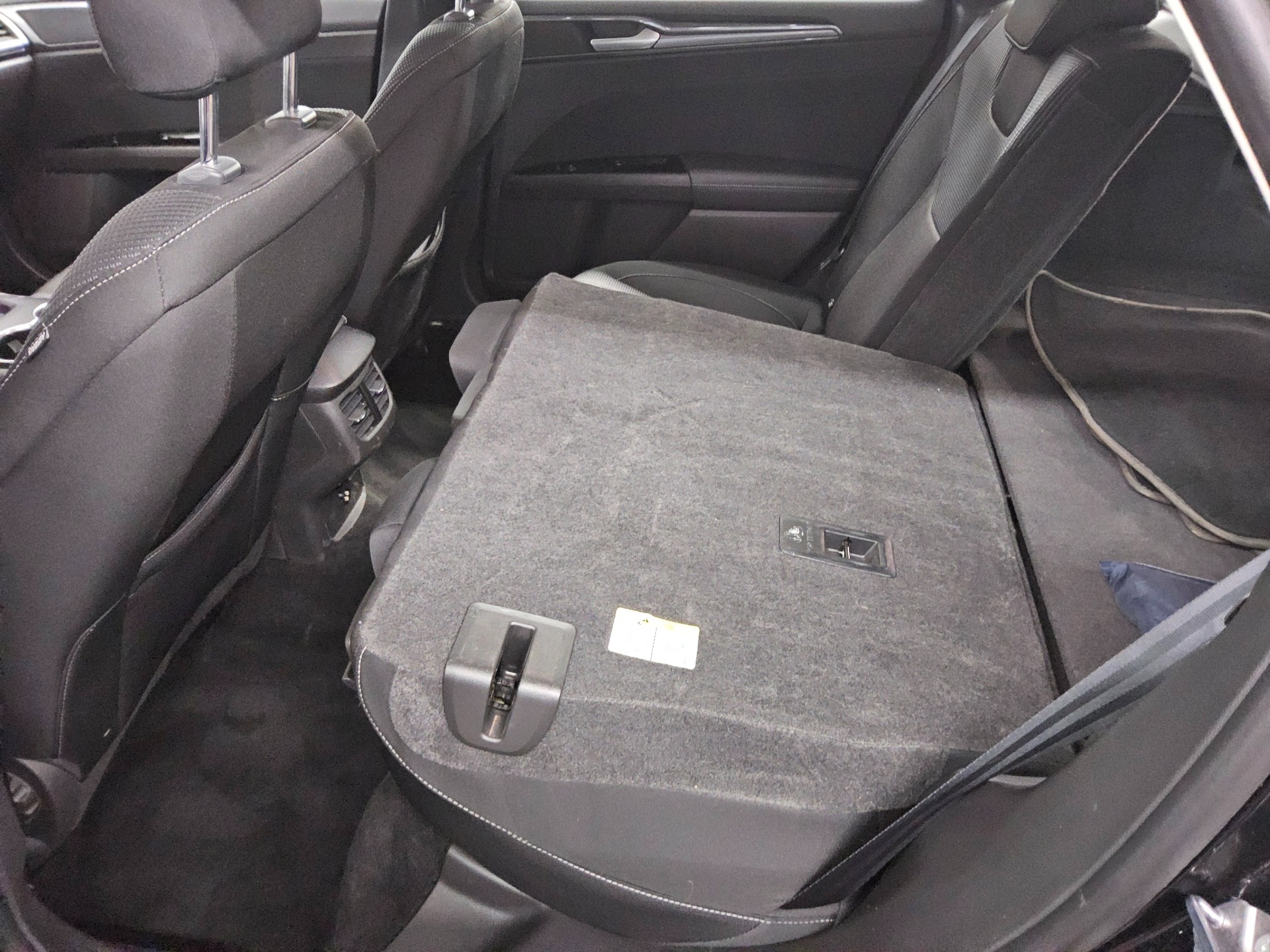 Ford Mondeo Turnier 2.0 EB Titanium Navi LED RFK  AHK 12