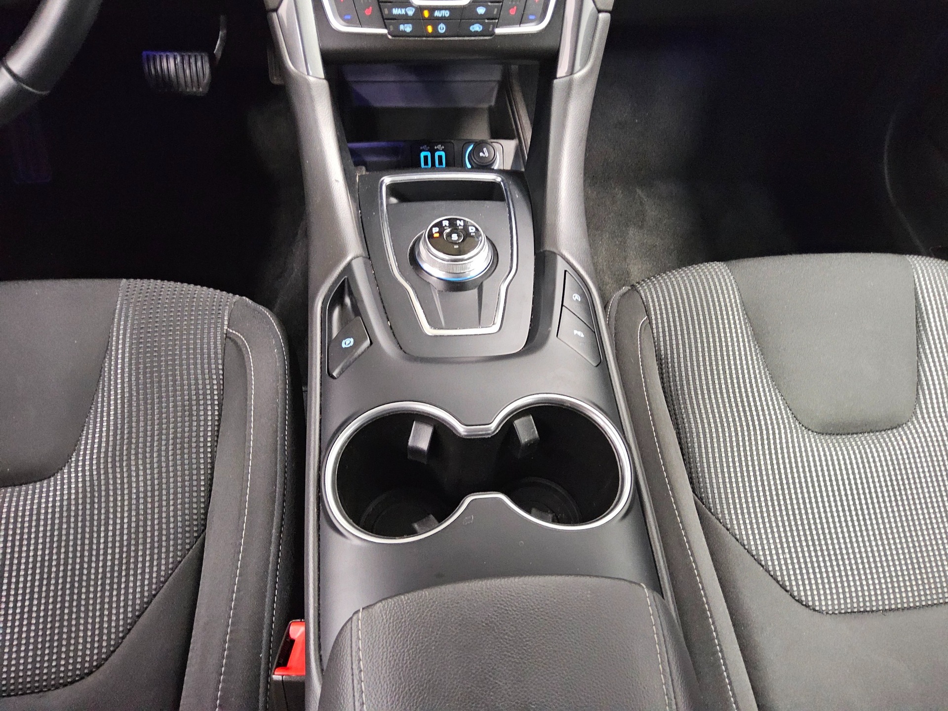 Ford Mondeo Turnier 2.0 EB Titanium Navi LED RFK  AHK 6