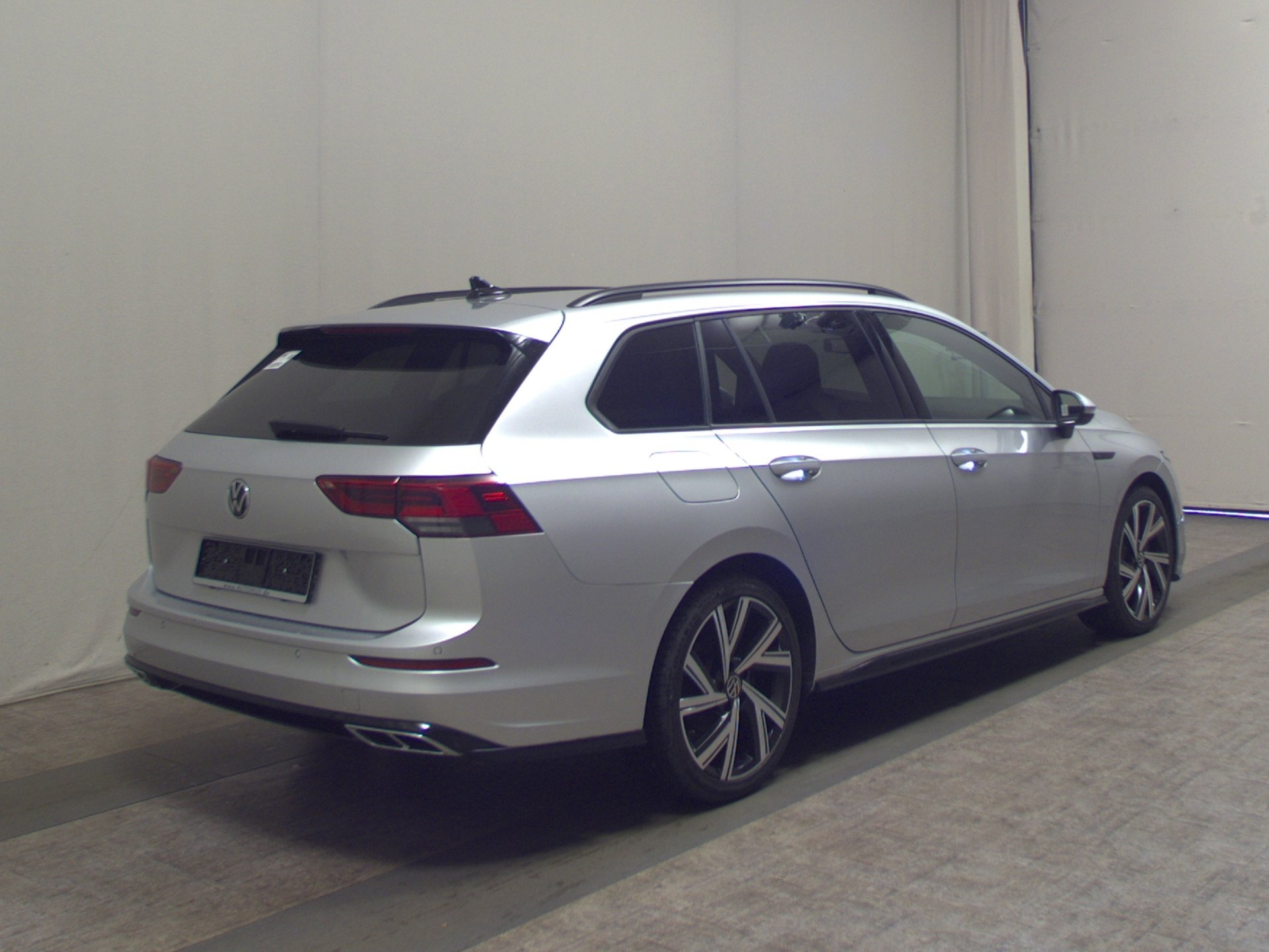 Volkswagen Golf-8 Var. 2.0 TDI R-Line Navi DC LED StHzg AHK 4