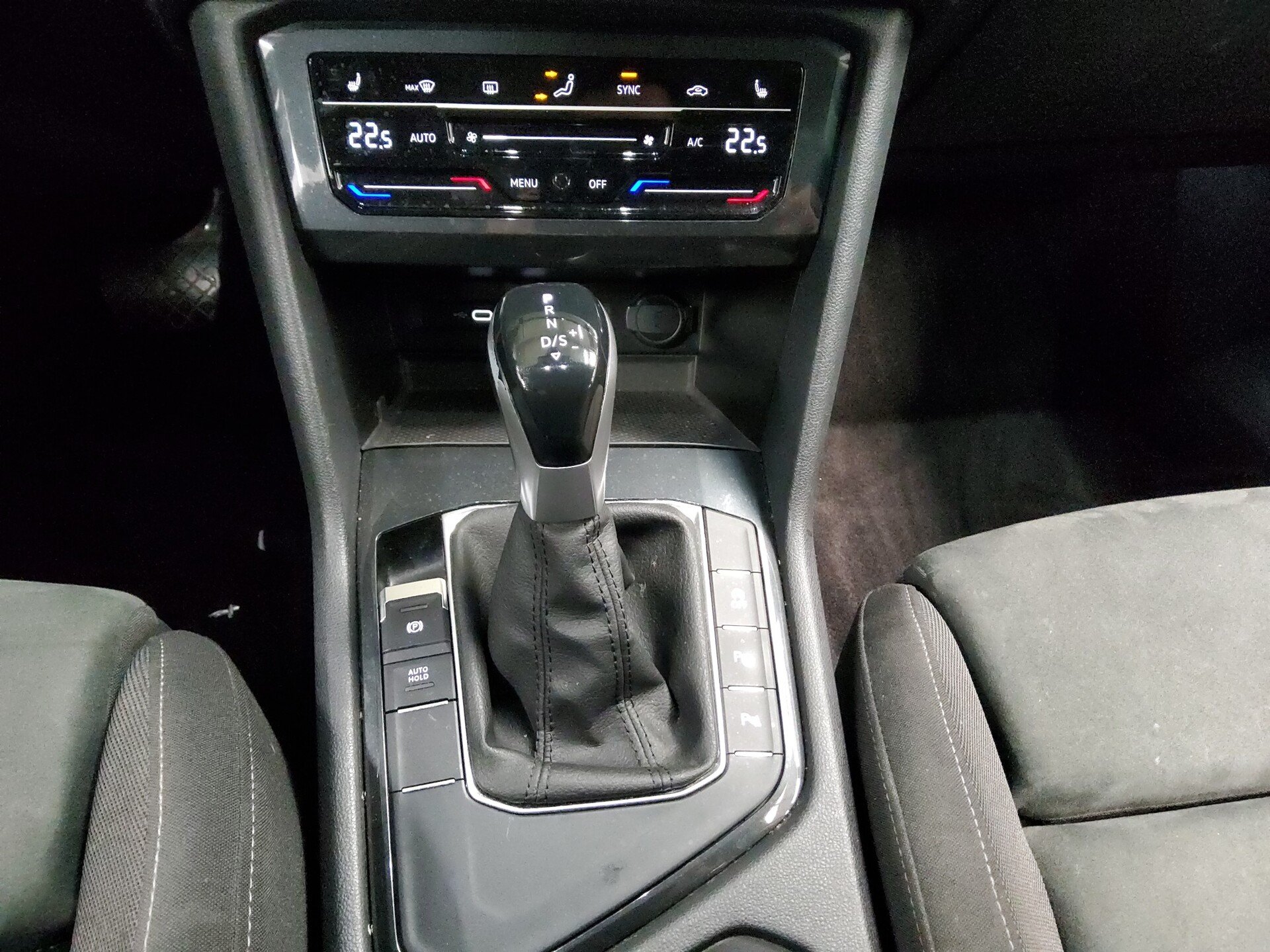 Volkswagen Tiguan 2.0 TDI Life Navi LED AID ACC PDC Shz 6