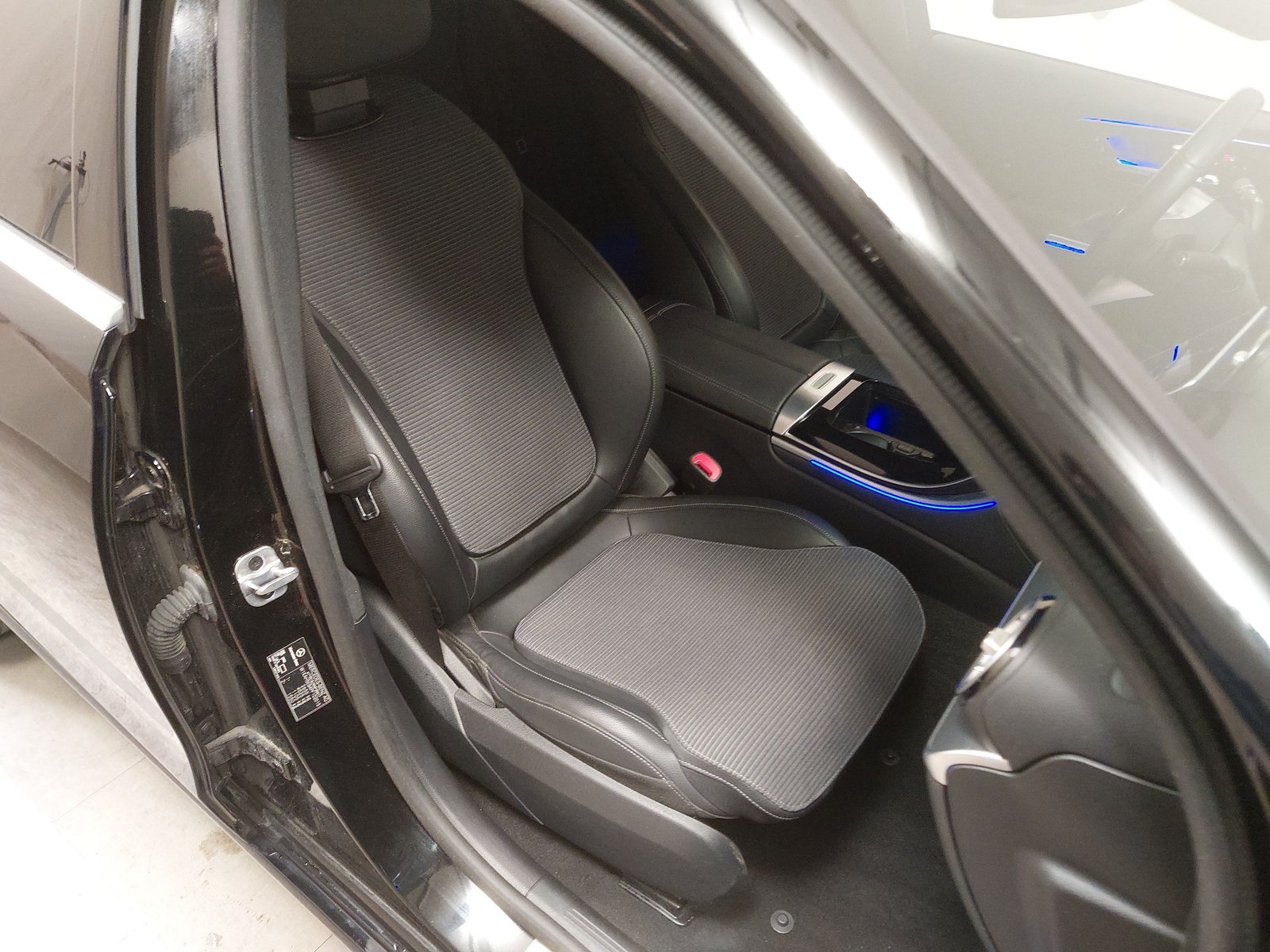Mercedes-Benz C 300 T e Avantgarde NAVI KLIMAAUT RADIO TEMPO MFL 10
