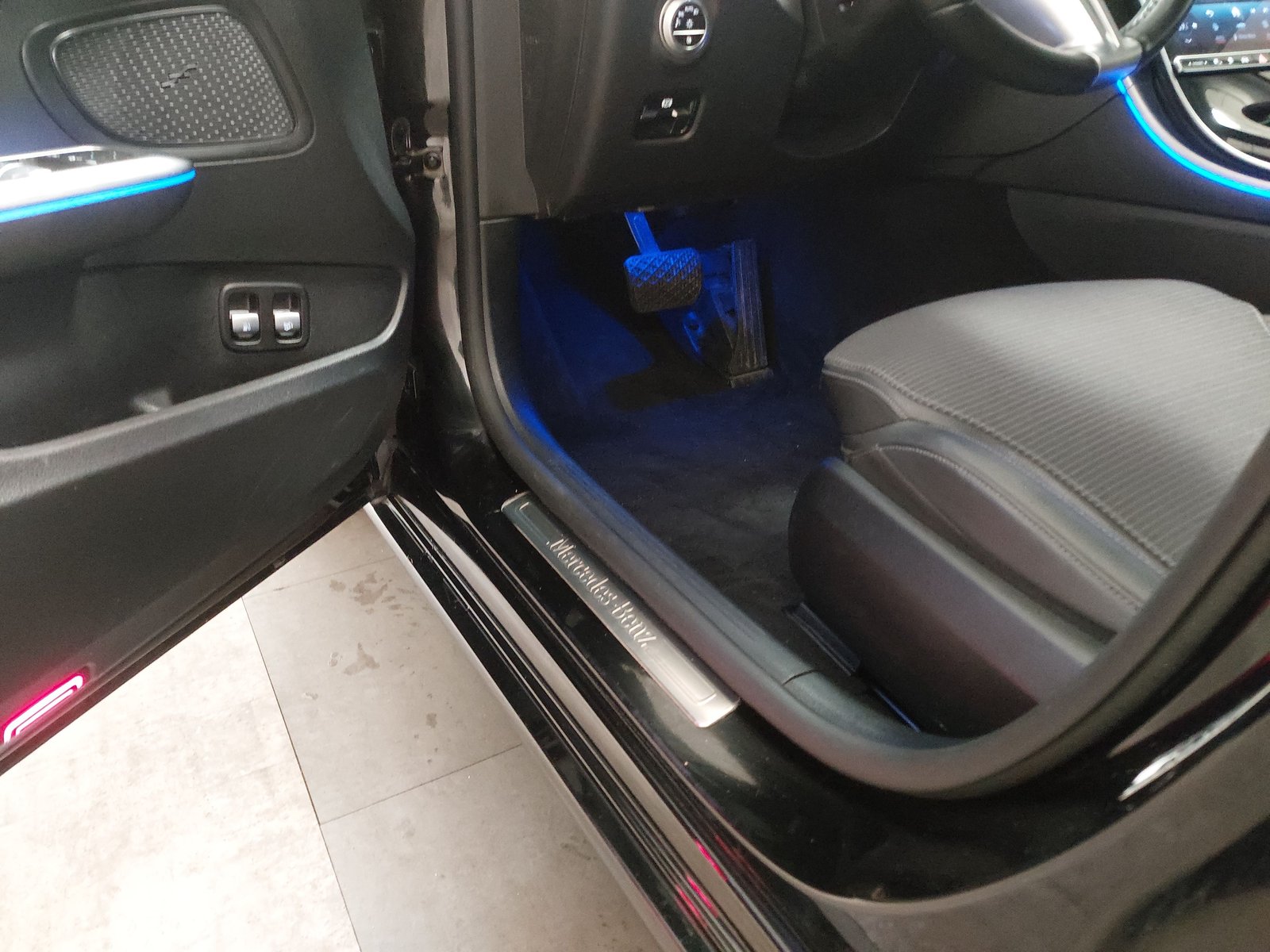 Mercedes-Benz C 300 T e Avantgarde NAVI KLIMAAUT RADIO TEMPO MFL 7
