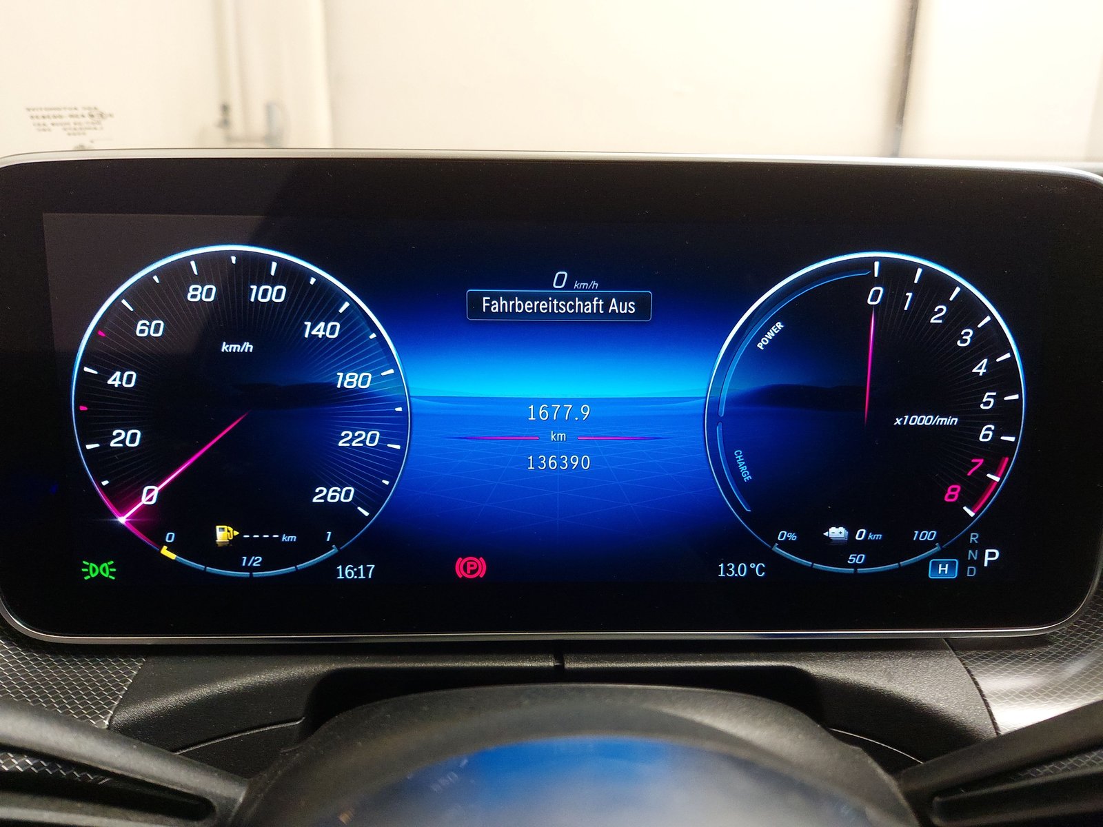 Mercedes-Benz C 300 T e Avantgarde NAVI KLIMAAUT RADIO TEMPO MFL 17