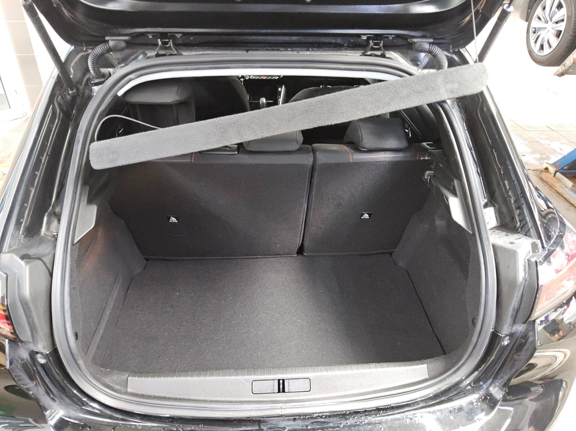 Peugeot 208 1.2 PureTech Active PDC LED Tempomat 11
