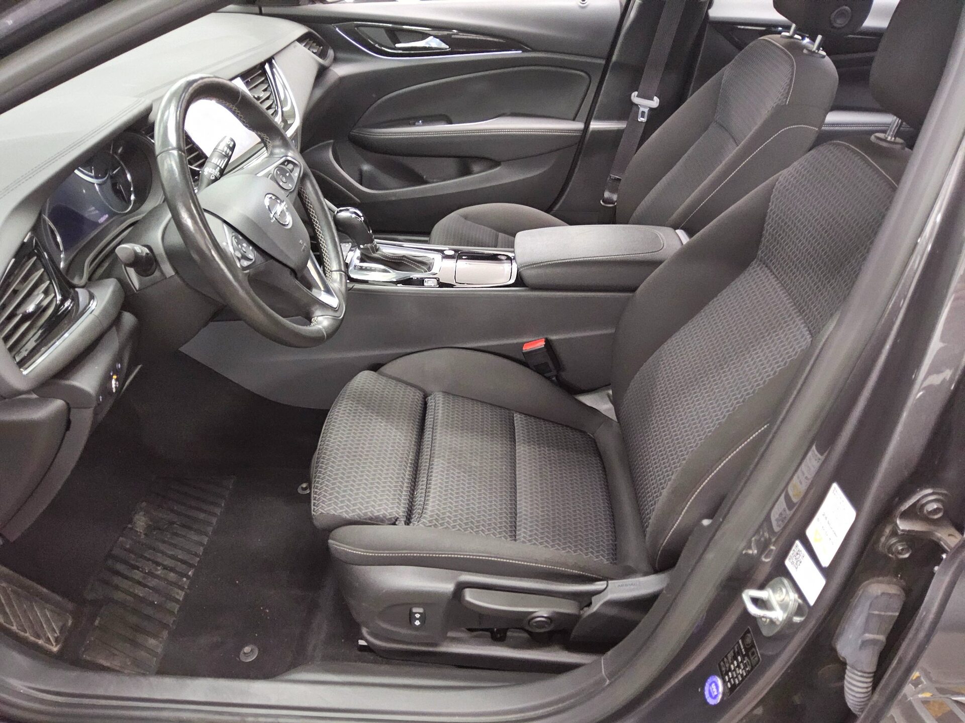 Opel Insignia ST 1.5 D Business Ed. Navi LED Shz RFK 8