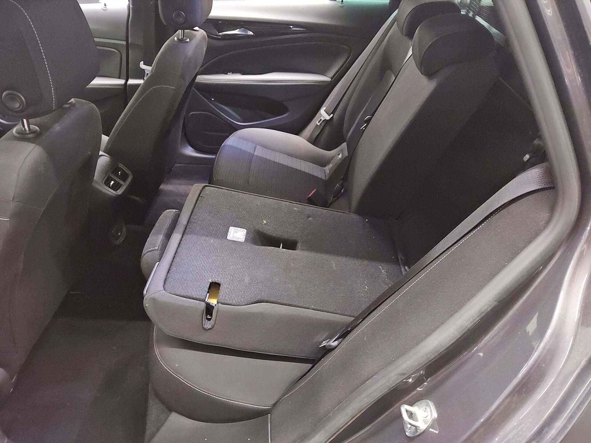 Opel Insignia ST 1.5 D Business Ed. Navi LED Shz RFK 12