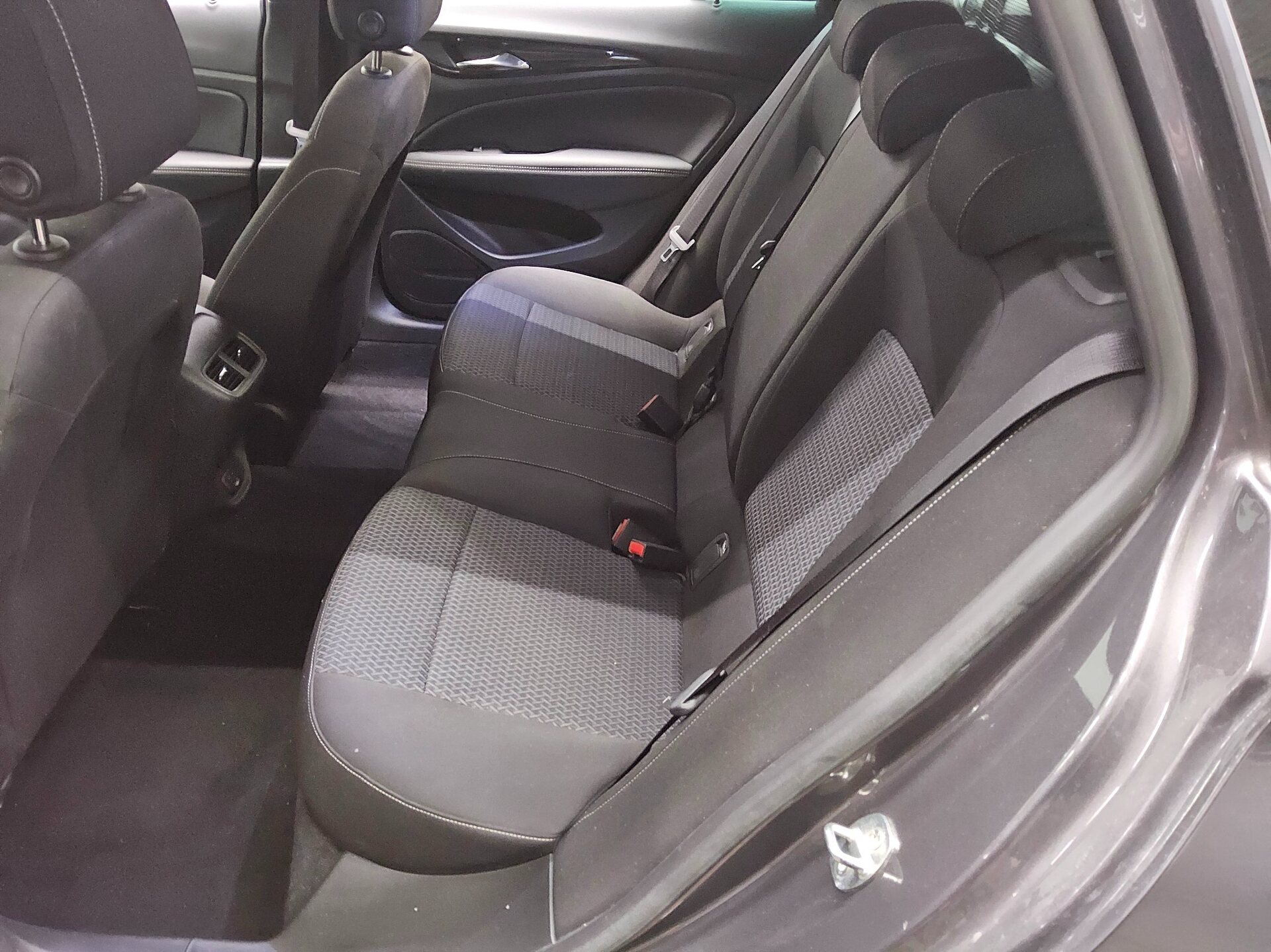 Opel Insignia ST 1.5 D Business Ed. Navi LED Shz RFK 13