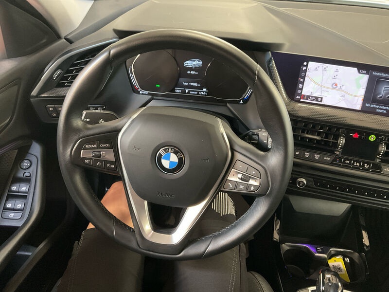 BMW 118d Sport-Line SHZ PDC LED BT SPURHALTE 5