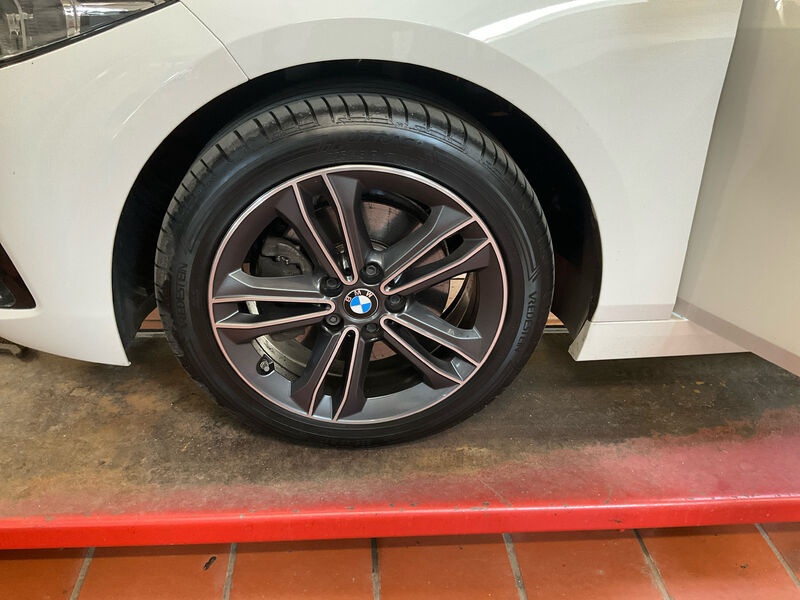 BMW 118d Sport-Line SHZ PDC LED BT SPURHALTE 12