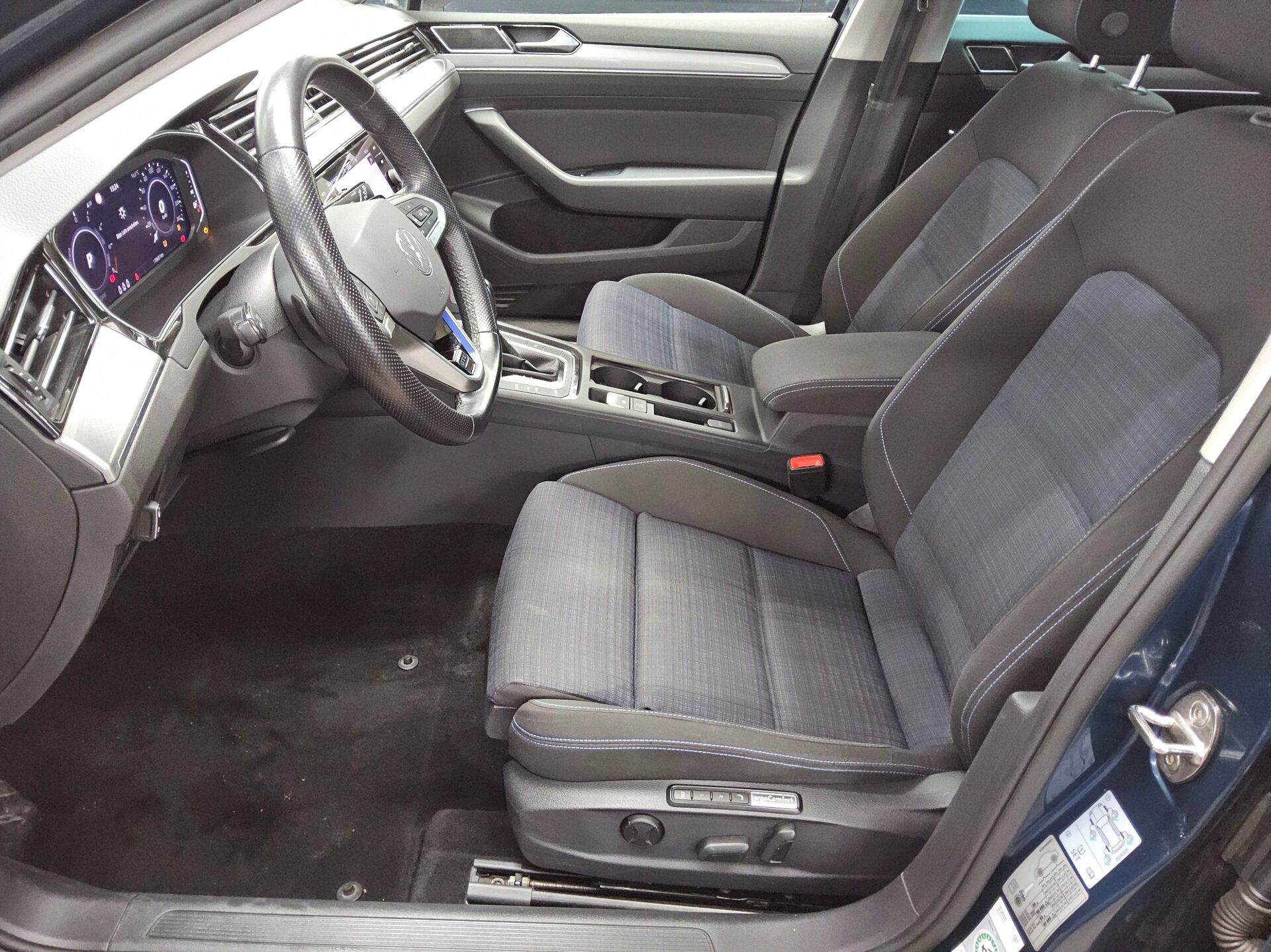 Volkswagen Passat Var. GTE 1.4 TSI Navi Matrix AID StHzg 9