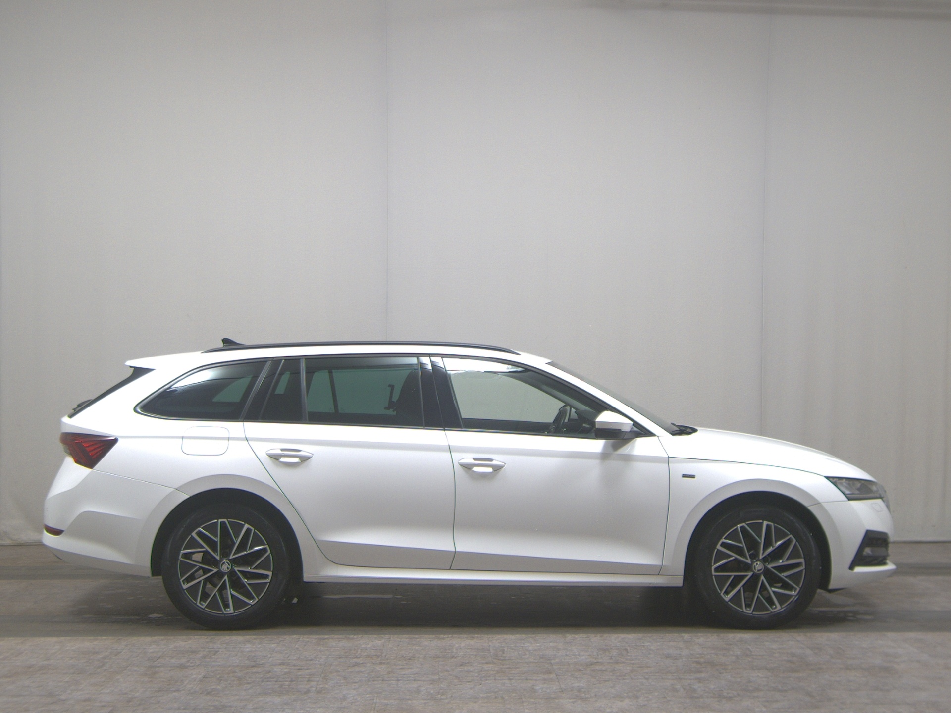 Skoda Octavia Kombi 2.0 TDI Ambition Navi LED vc ACC