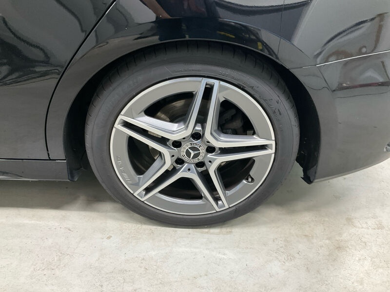 Mercedes-Benz A 220 d AMG-Line T-Leder Navi LED 12