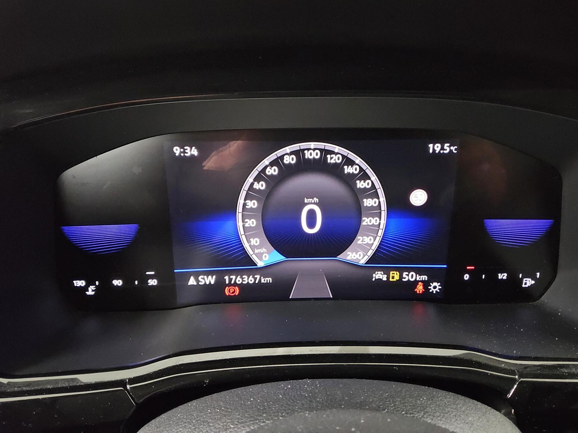 Volkswagen Touran 2.0 TDI Comf. Navi DC Dynaudio RfK 4xShz 8