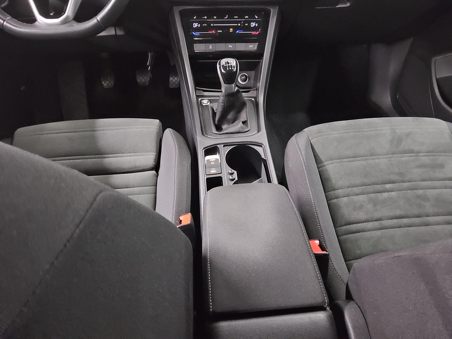 Volkswagen Touran 2.0 TDI Comf. Navi DC Dynaudio RfK 4xShz 6