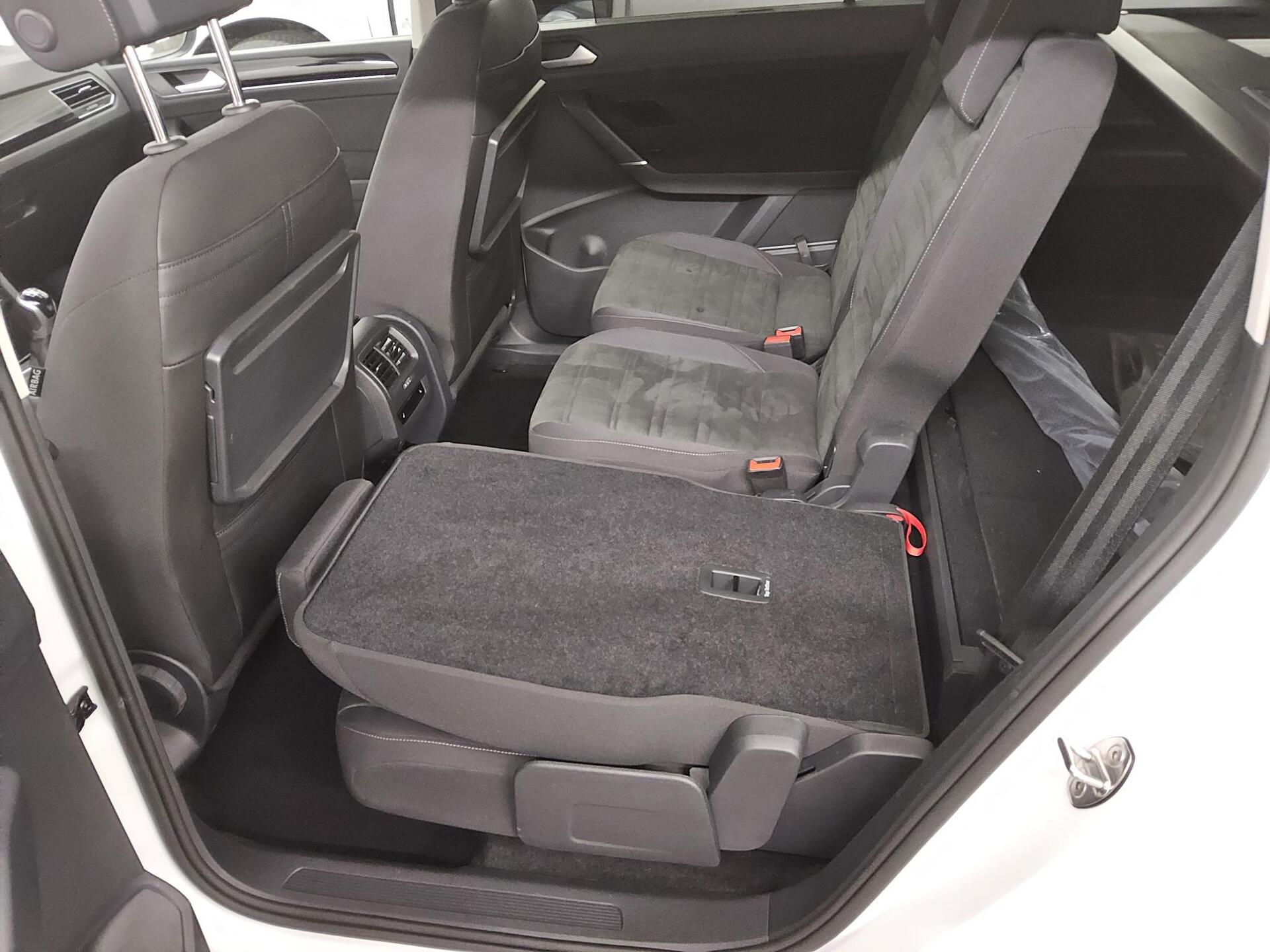 Volkswagen Touran 2.0 TDI Comf. Navi DC Dynaudio RfK 4xShz 13
