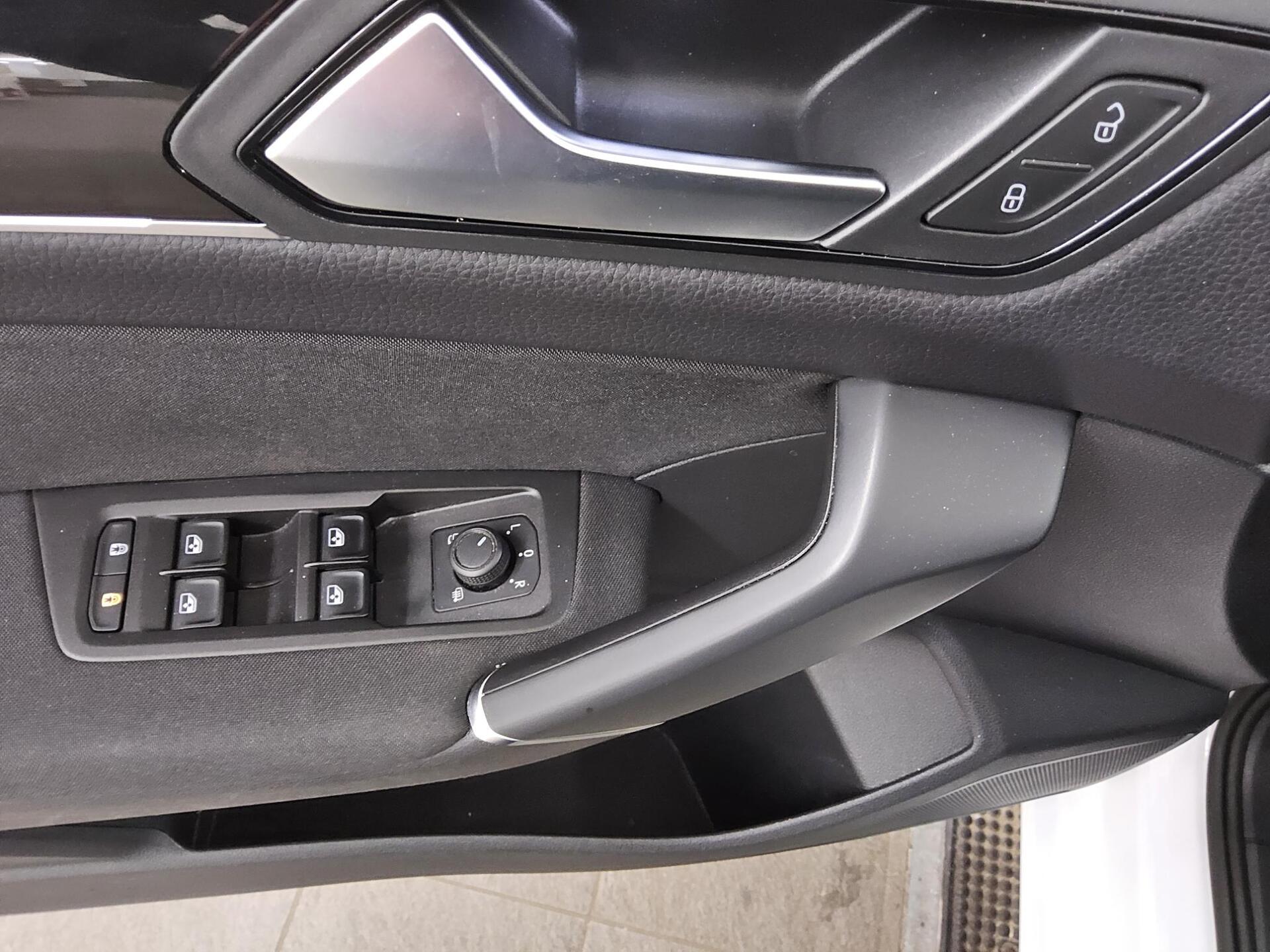 Volkswagen Touran 2.0 TDI Comf. Navi DC Dynaudio RfK 4xShz 10