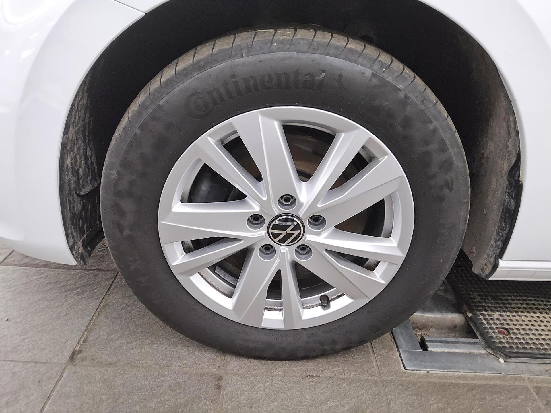 Volkswagen Touran 2.0 TDI Comf. Navi DC Dynaudio RfK 4xShz 11