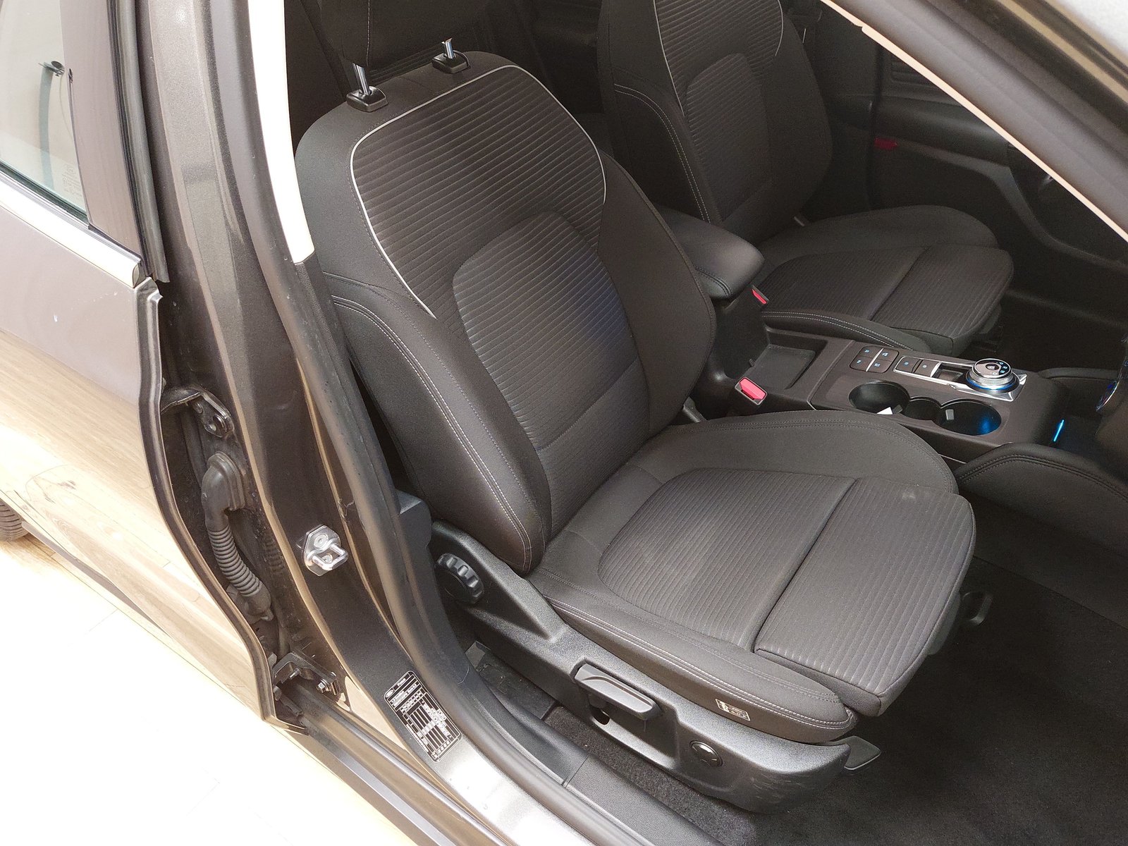 Ford Focus Turnier 1.5 EB Titanium NAVI LED SHZ PDC 10