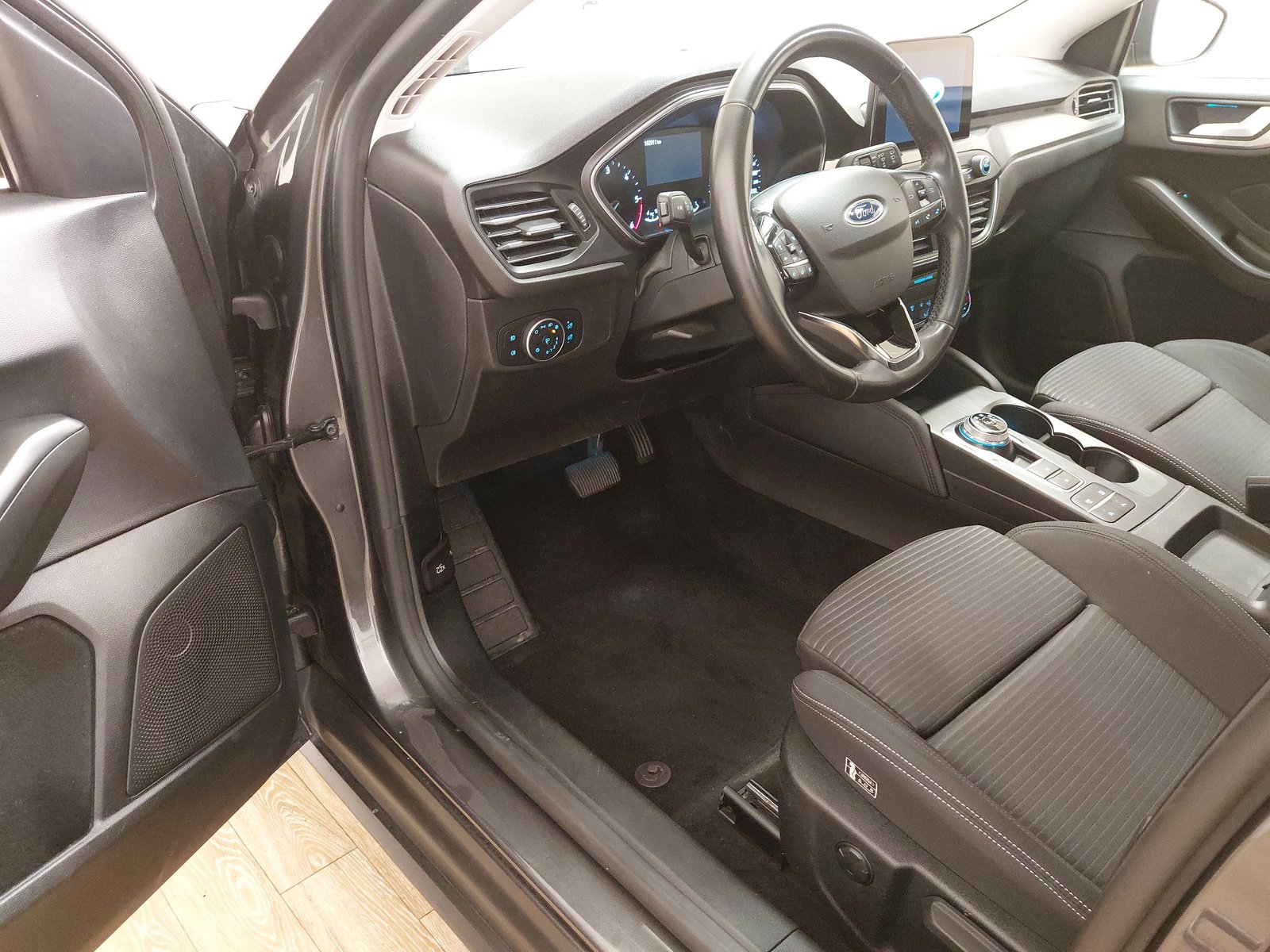 Ford Focus Turnier 1.5 EB Titanium NAVI LED SHZ PDC 6