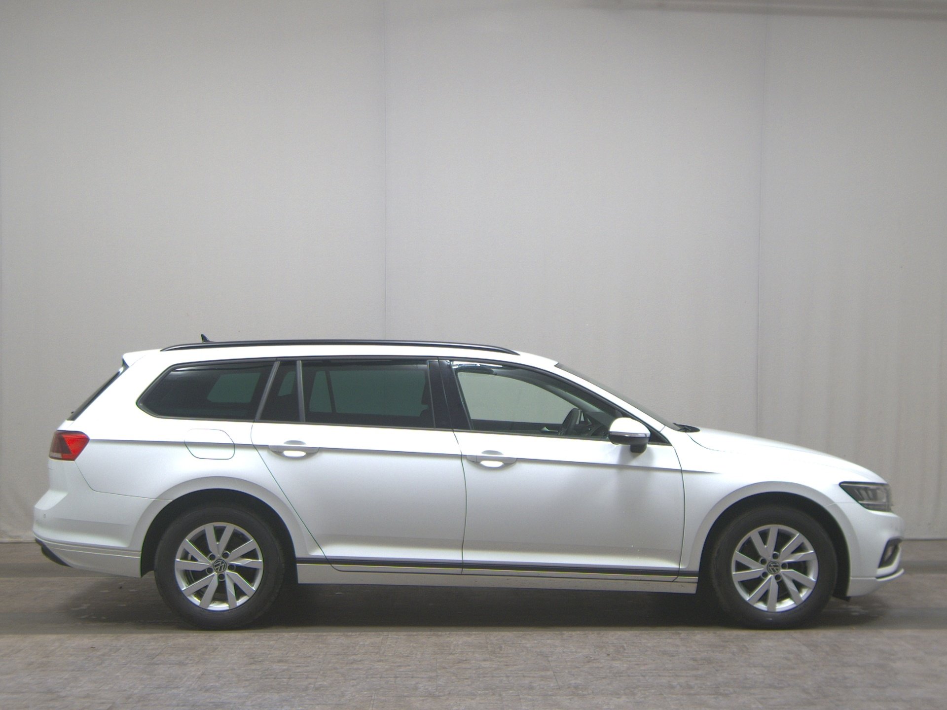 Volkswagen Passat Var. 2.0 TDI Navi LED PDC BT