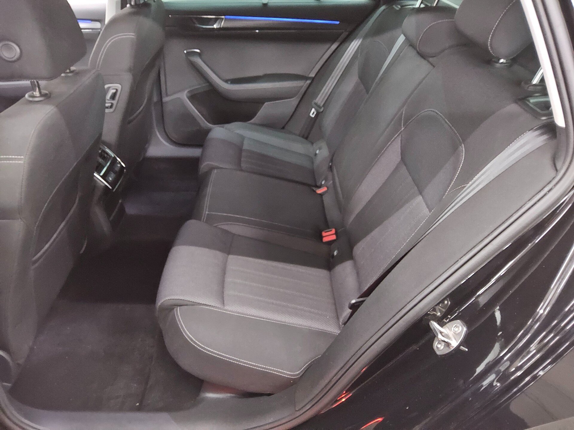 Skoda Superb Kombi 2.0 TDI Style Navi LED AID ACC Shz 13
