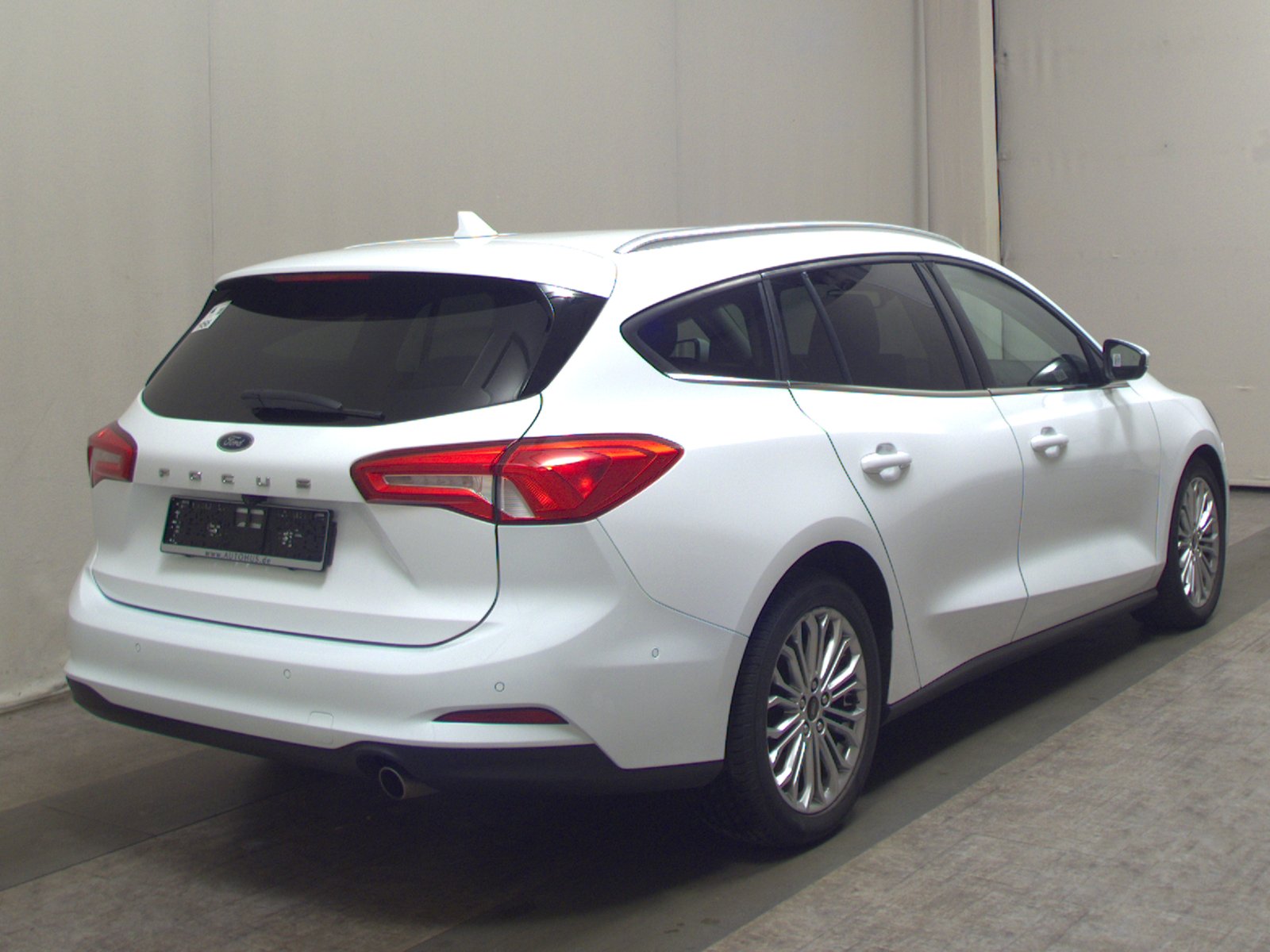 Ford Focus Turnier 2.0 EB Titanium NAVI SPORTSITZE KLIMAAUT LED RADIO 4