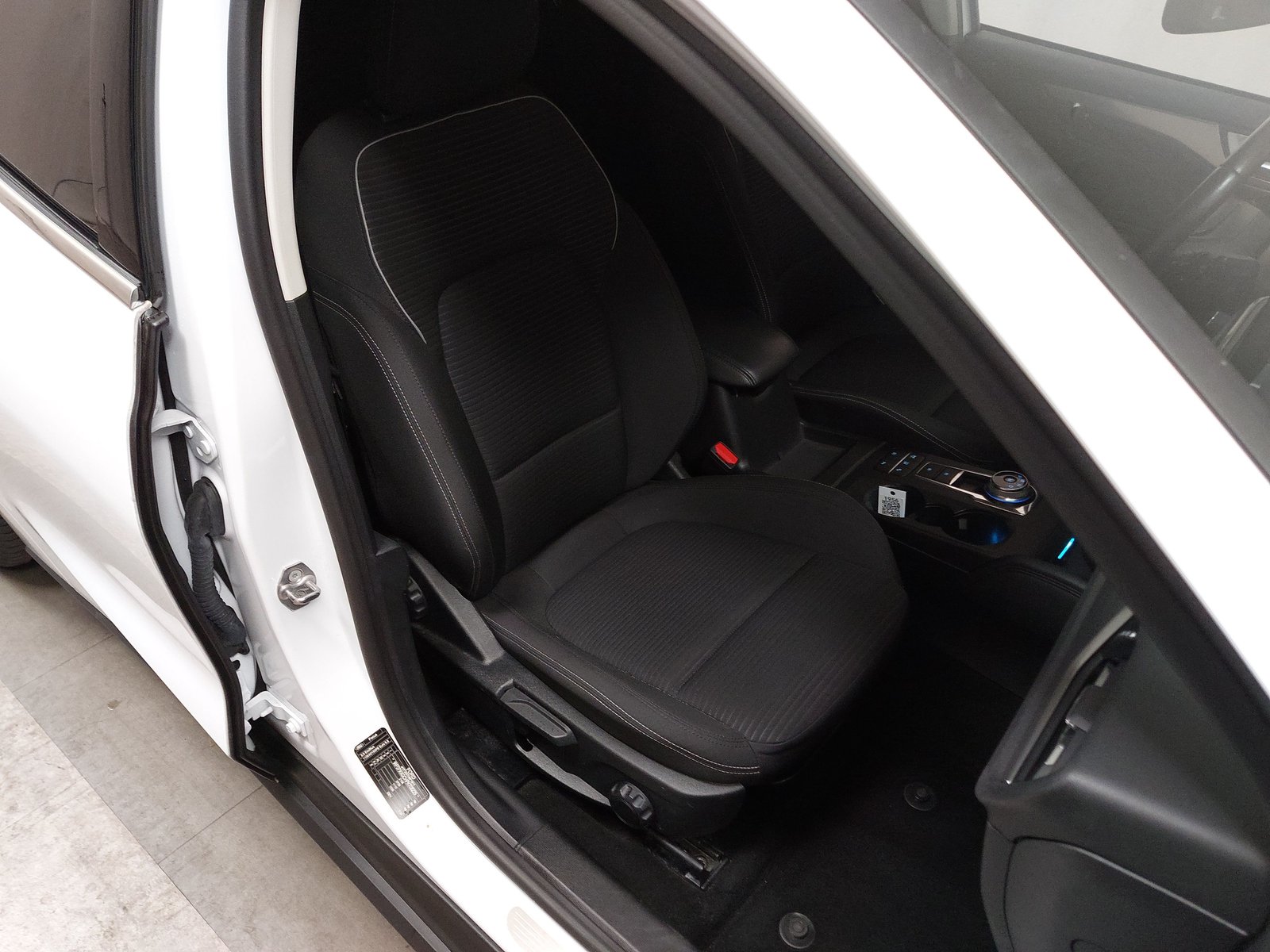 Ford Focus Turnier 2.0 EB Titanium NAVI SPORTSITZE KLIMAAUT LED RADIO 10