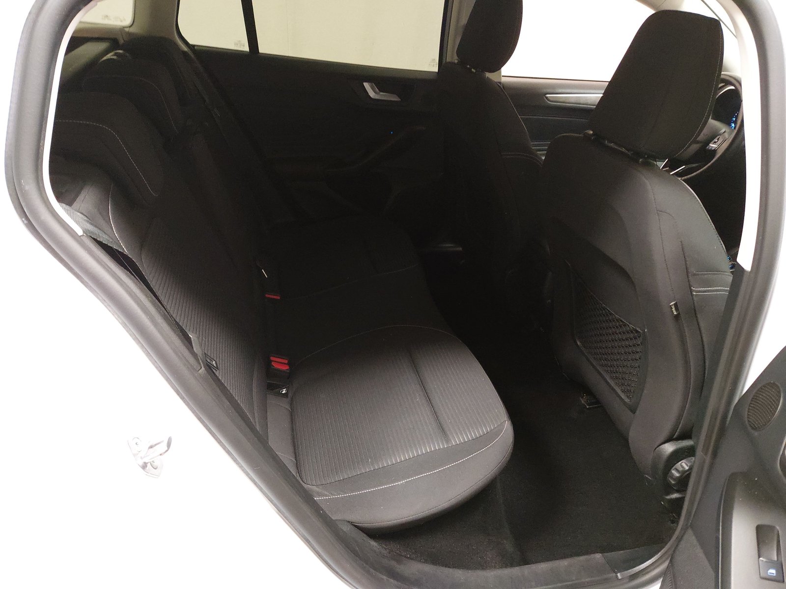 Ford Focus Turnier 2.0 EB Titanium NAVI SPORTSITZE KLIMAAUT LED RADIO 12