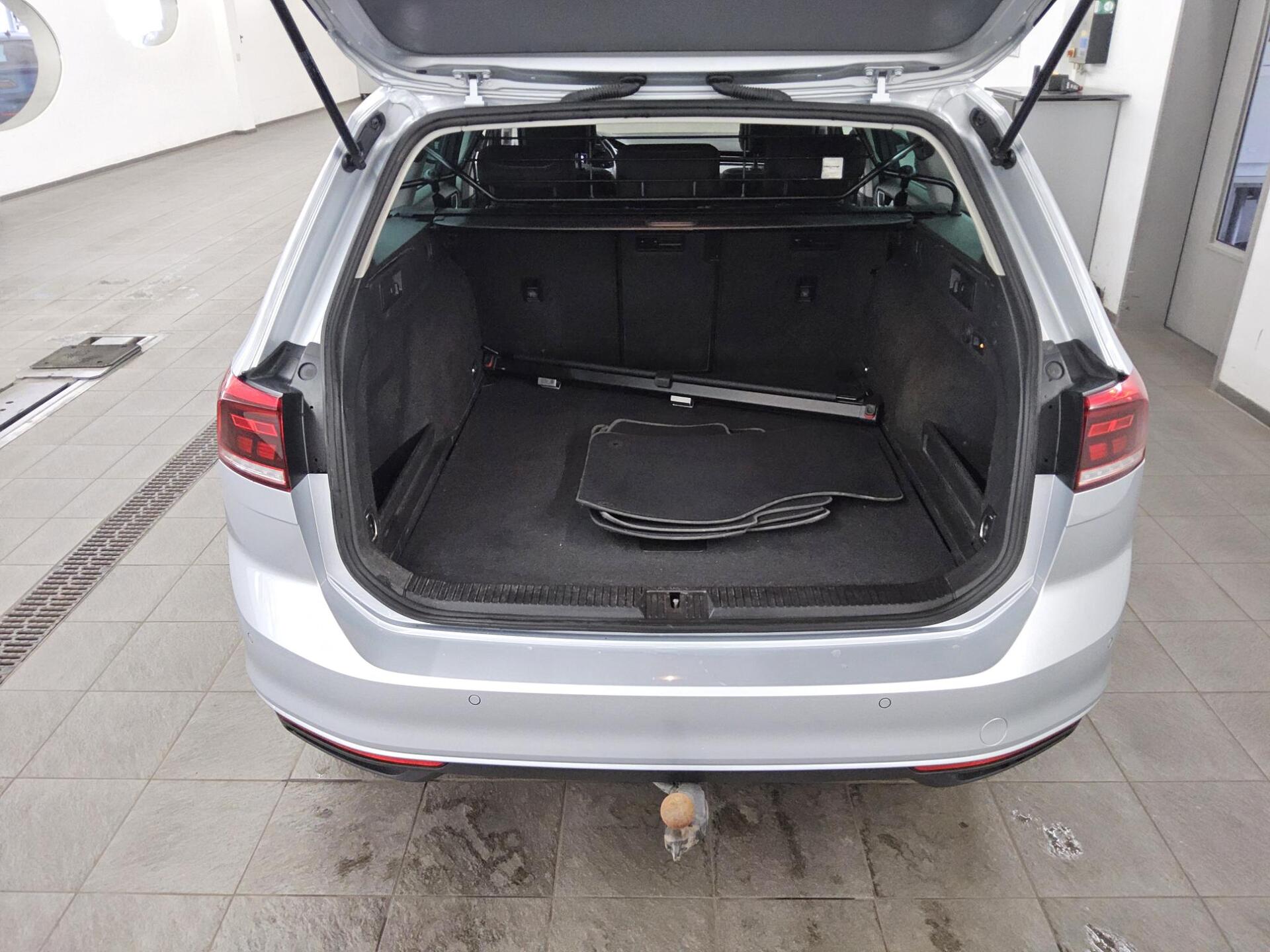 Volkswagen Passat Variant 2.0 TDI 4M Business Navi LED AHK 11