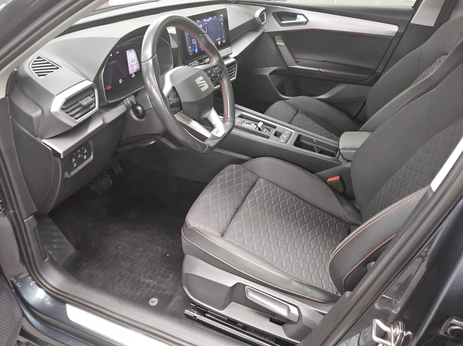 Seat Leon Sportstourer 2.0 TDI FR-Line T-Leder Navi 8