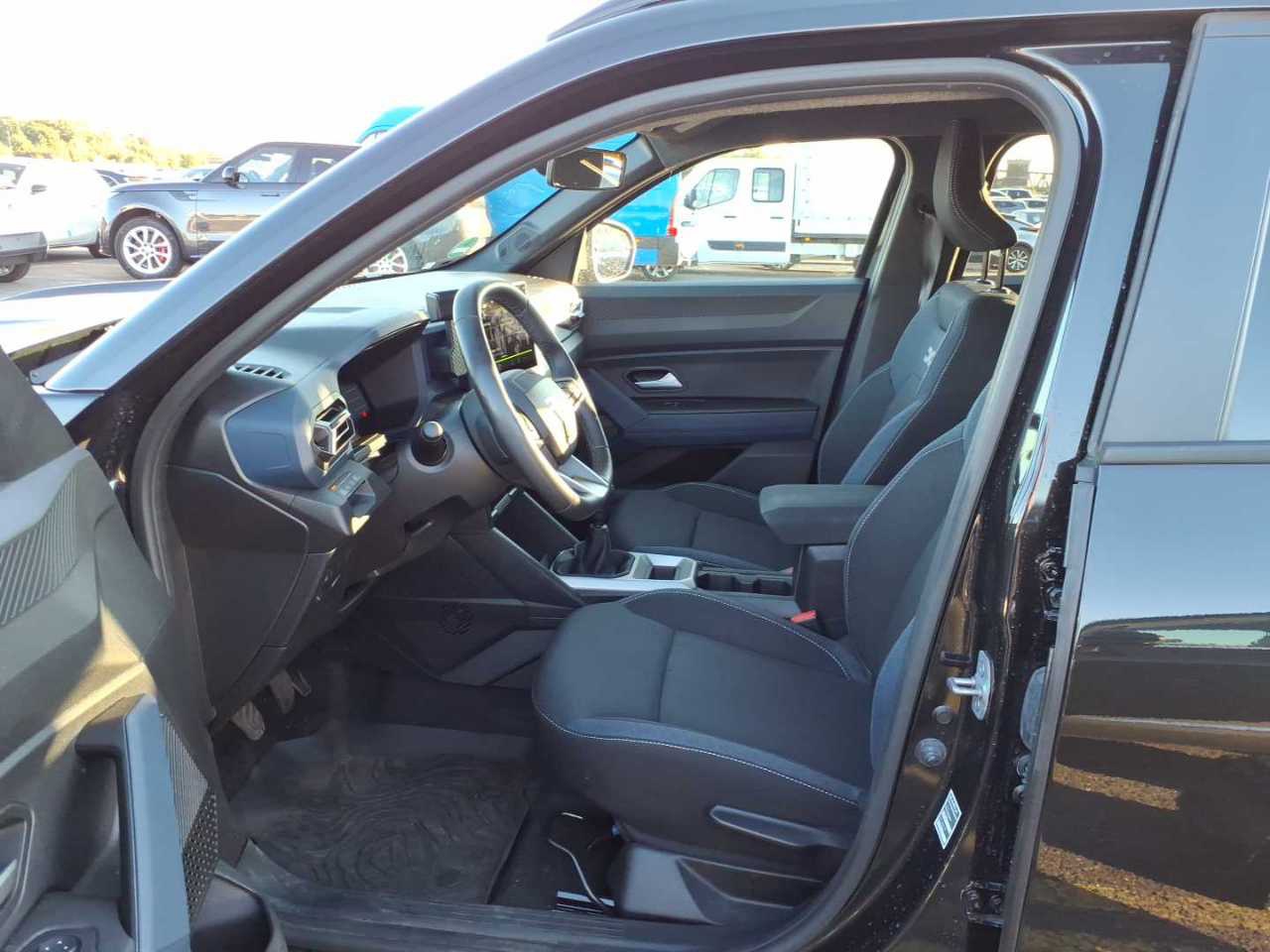 Dacia Duster NAVI KLIMAAUT RADIO TEMPO MFL 6