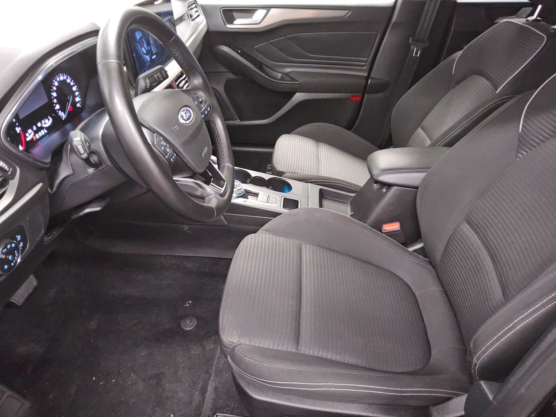 Ford Focus Turnier 1.5 EB Titanium AHK Navi PDC LED 8