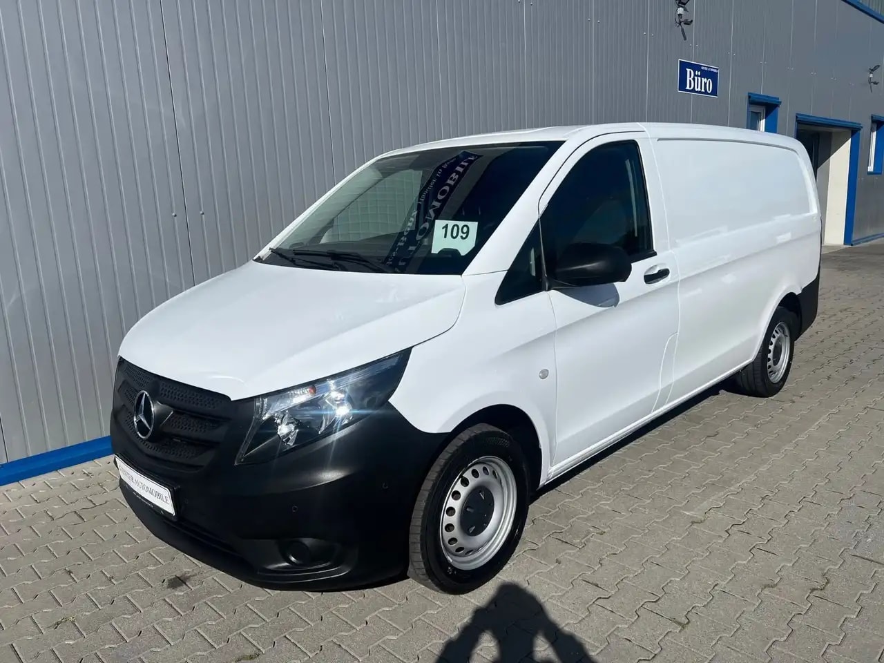 Mercedes-Benz Vito 110 LANG 6G KLIMA TEMPOMAT 3-SITZE SCHRÄNKE