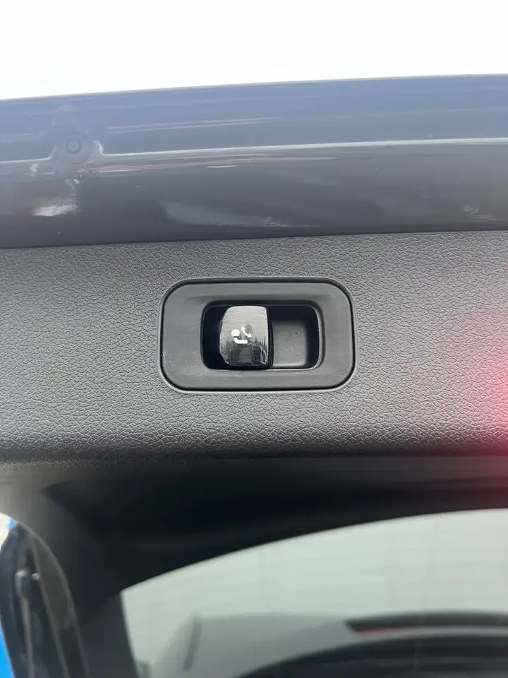 Mercedes-Benz E 200 T 9G 48V AMG-LINE MBUX KAMERA KEYLESS AHK 10