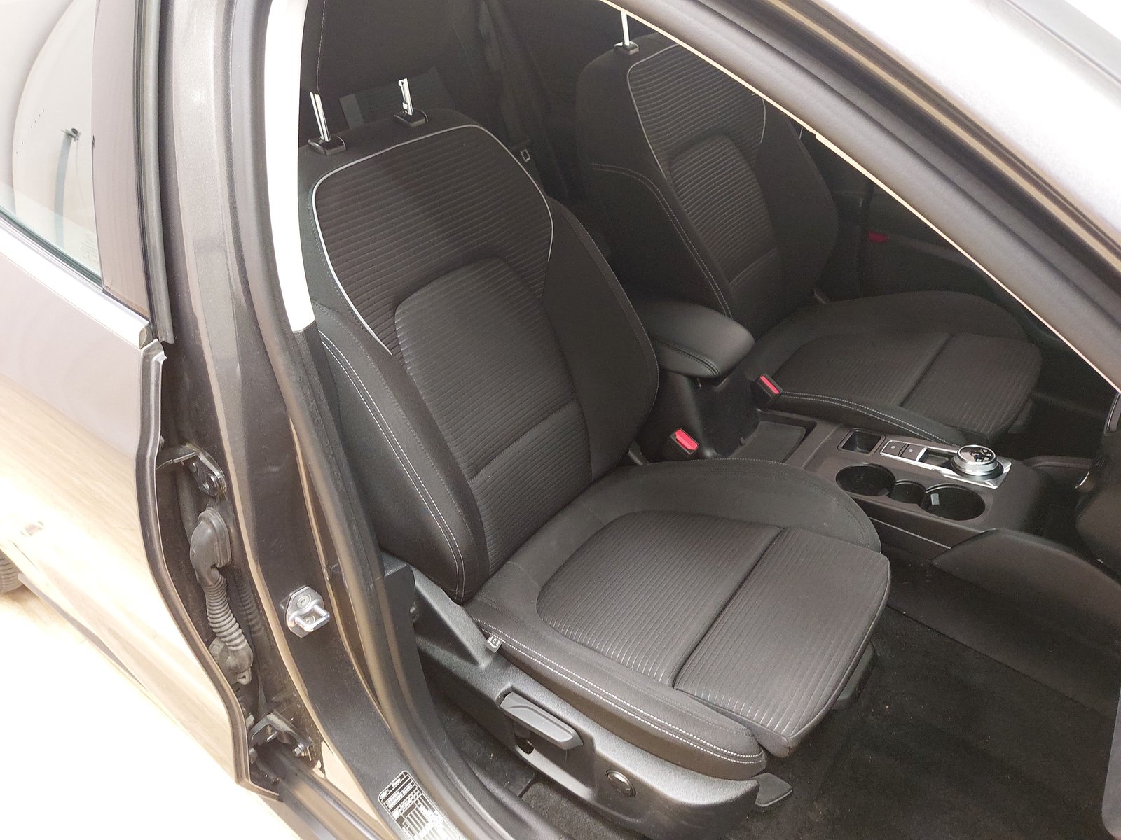 Ford Focus Turnier 1.5 EB Titanium NAVI LED SHZ RFK ACC 10