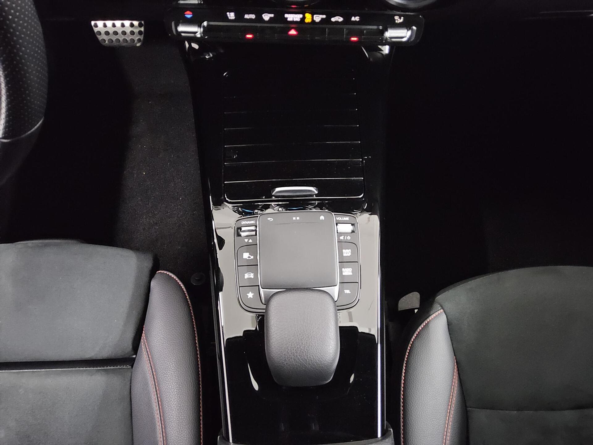 Mercedes-Benz CLA 200 SB AMG-Line Night MB-LED Navi Sound RFK 6