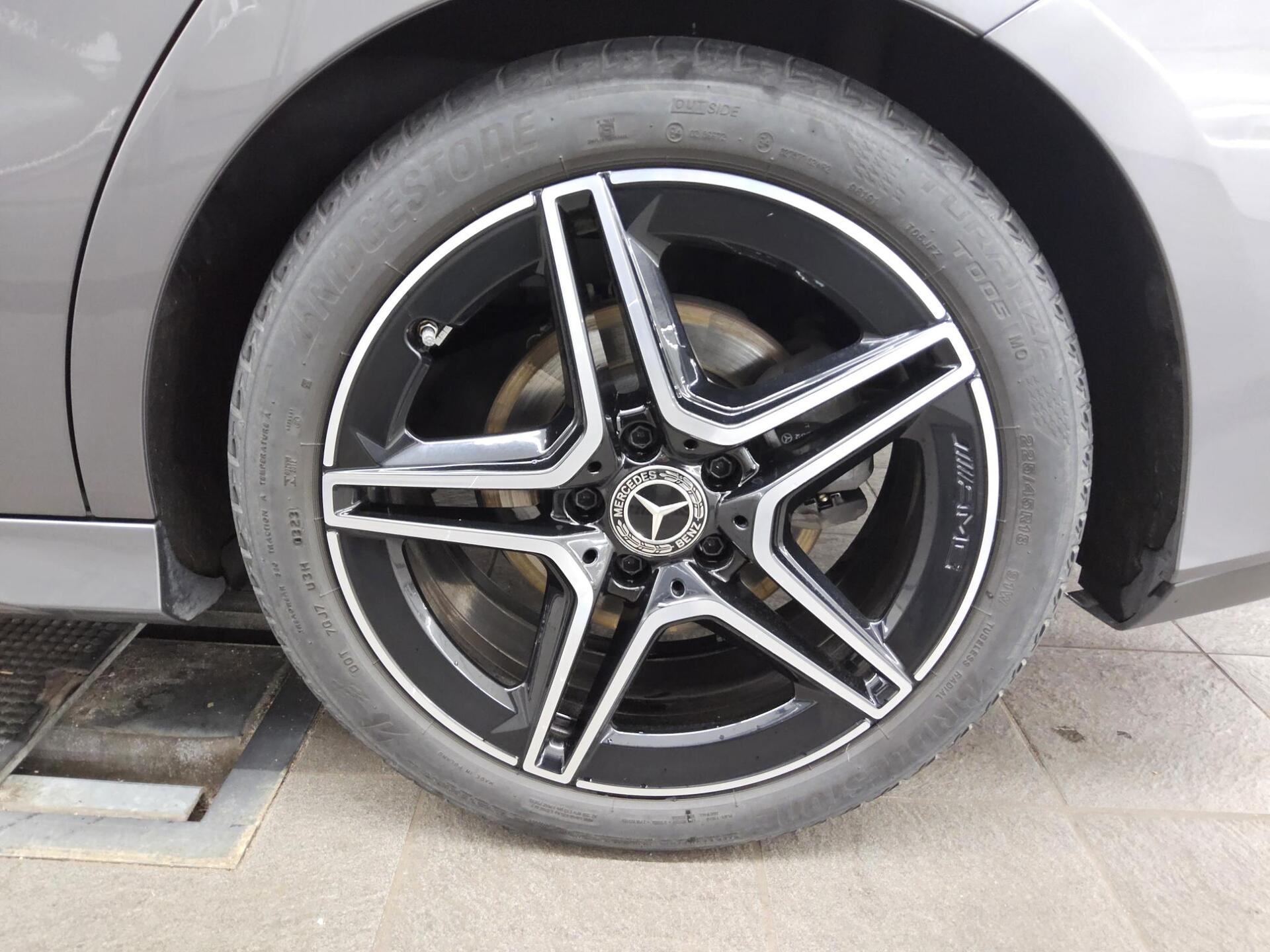 Mercedes-Benz CLA 200 SB AMG-Line Night MB-LED Navi Sound RFK 11