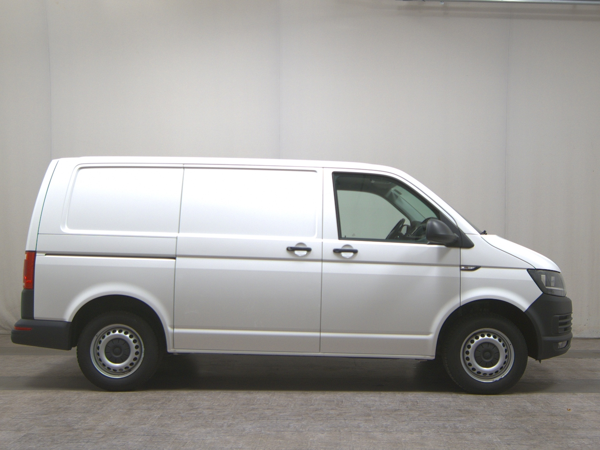 Volkswagen T6 Transporter NAVI KLIMAAUT SHZ PDC AHK