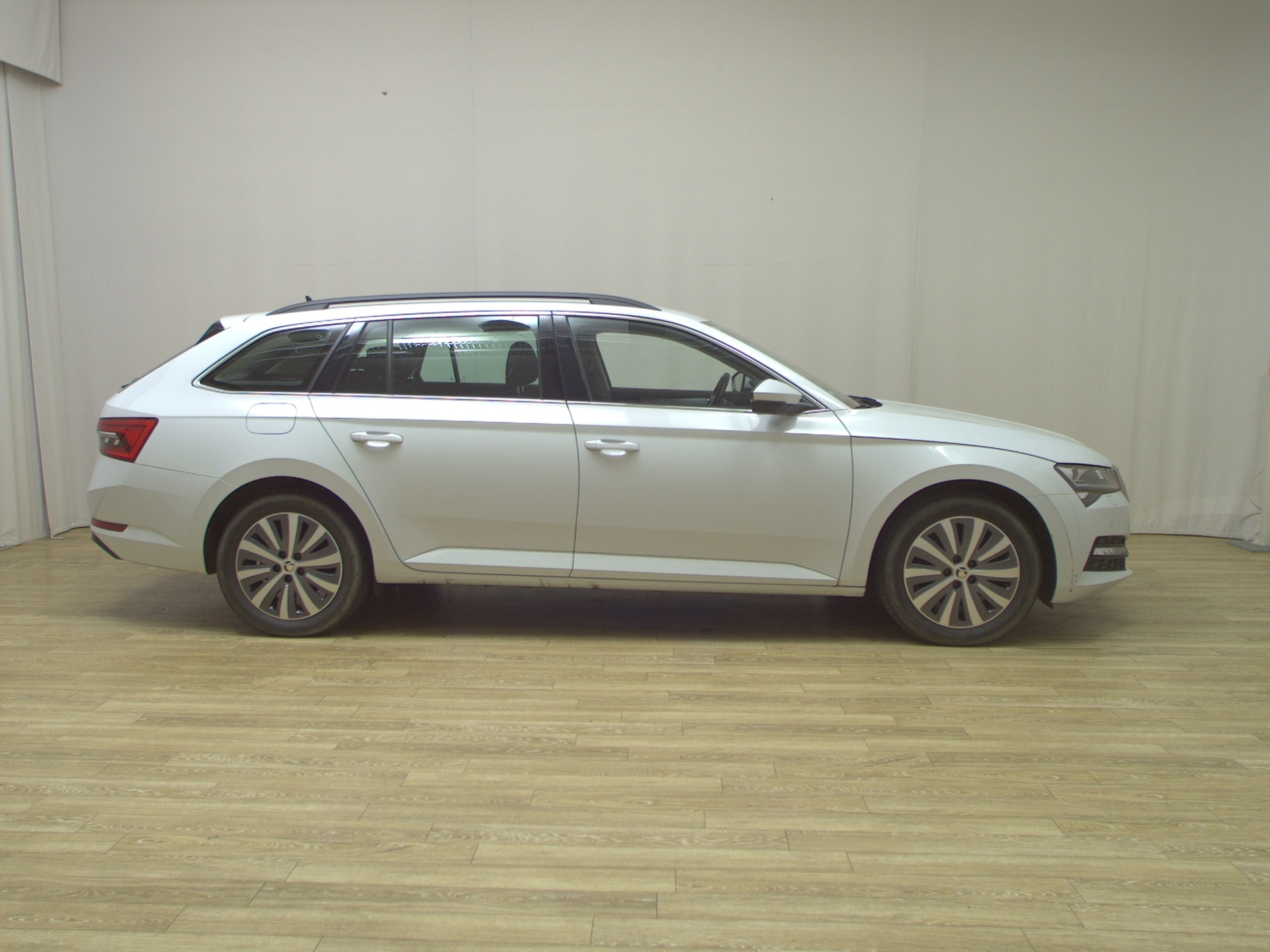 Skoda Superb Kombi 2.0 TDI Ambition NAVI LED DC Sound