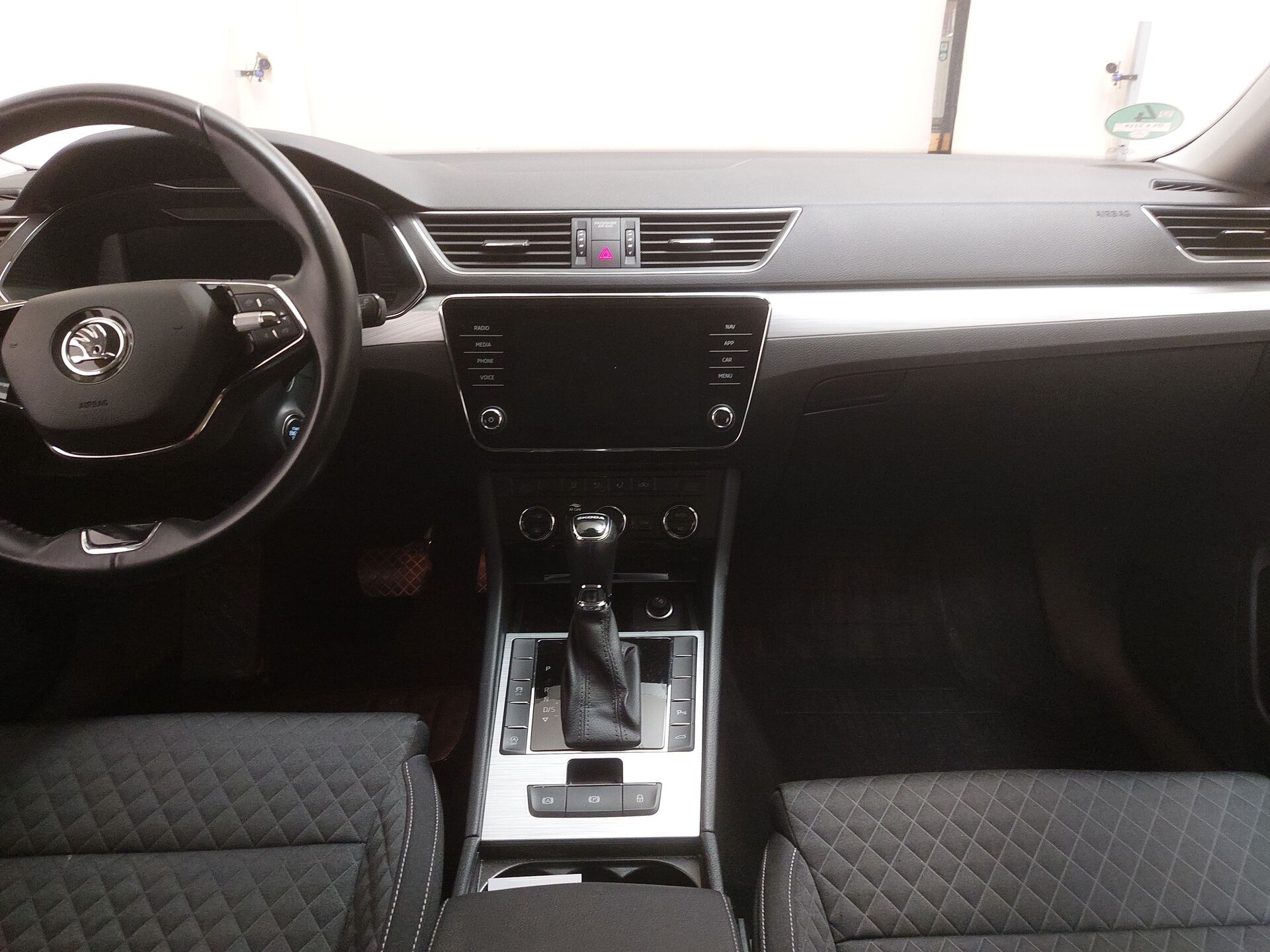 Skoda Superb Kombi 2.0 TDI Ambition NAVI LED DC Sound 16