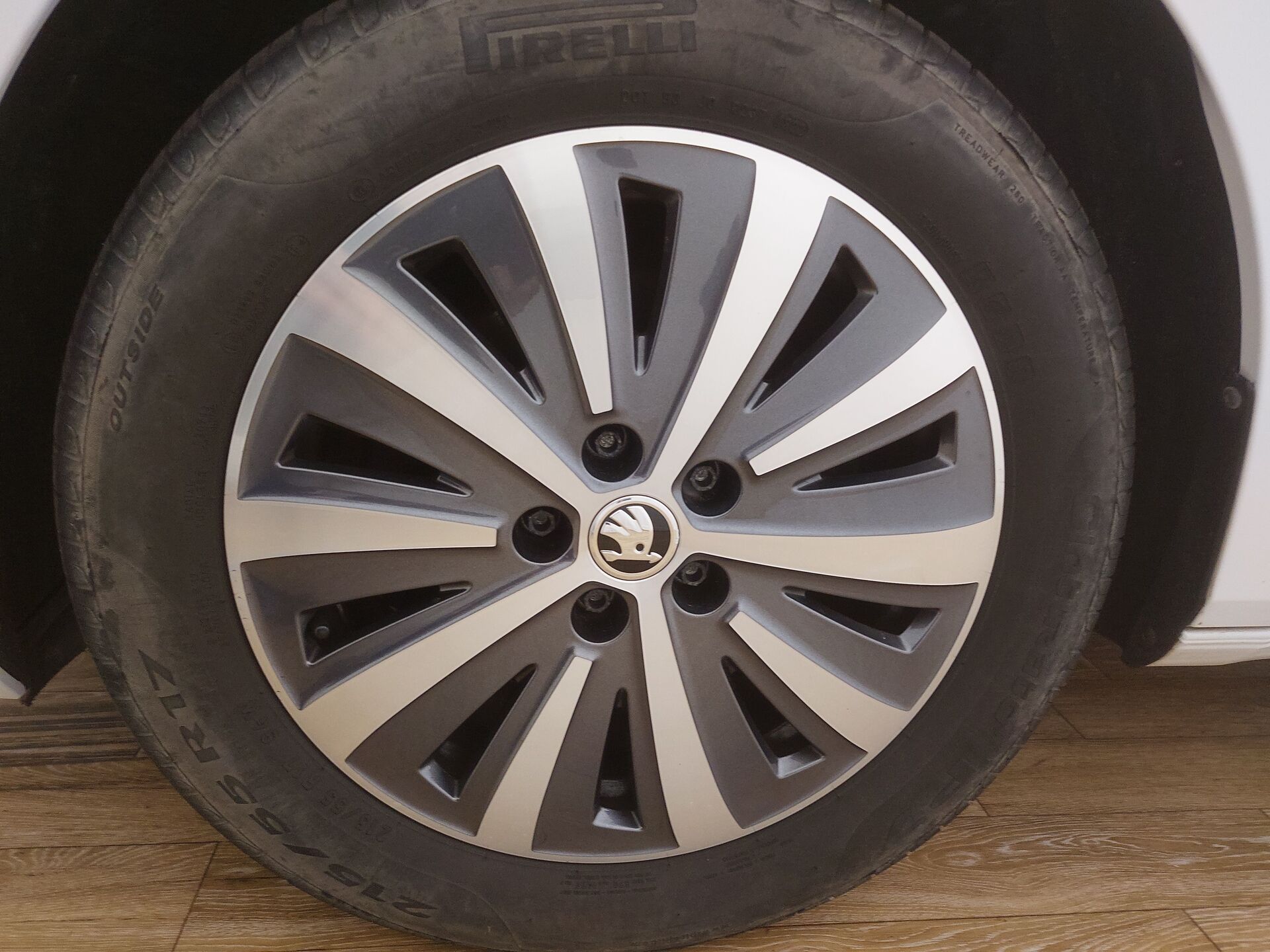 Skoda Superb Kombi 2.0 TDI Ambition NAVI LED DC Sound 8