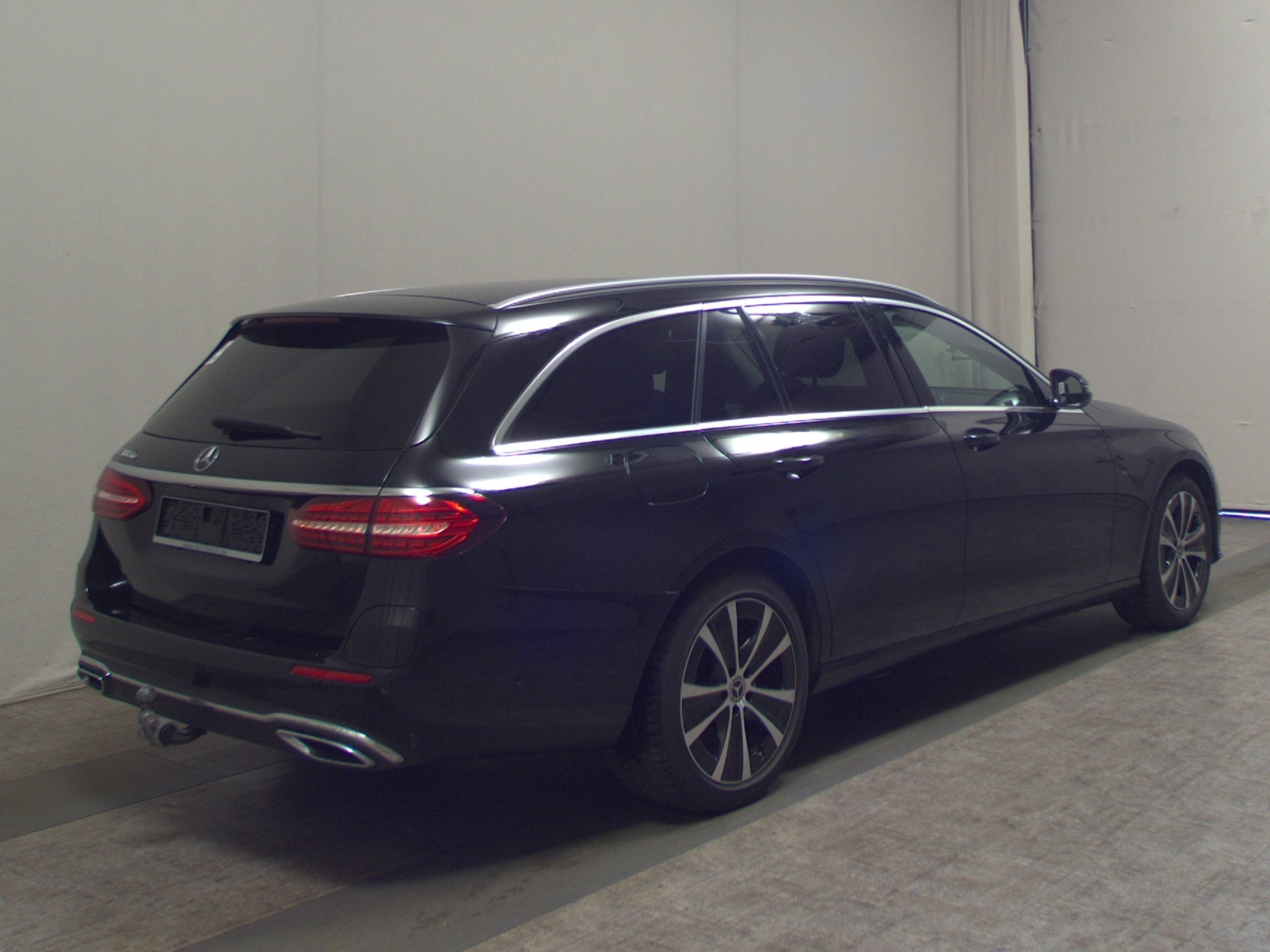 Mercedes-Benz E 300 T de Avantgarde Navi Pano Burmester AHK 4