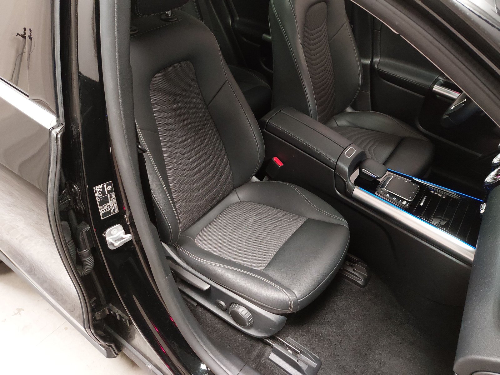 Mercedes-Benz EQA 250 Progressive T-Leder Navi LED Pano 10