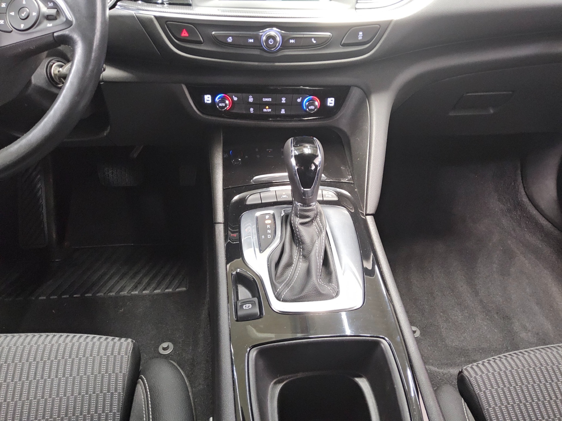 Opel Insignia ST 2.0 CDTI Business Ed. Navi LED AHK 6