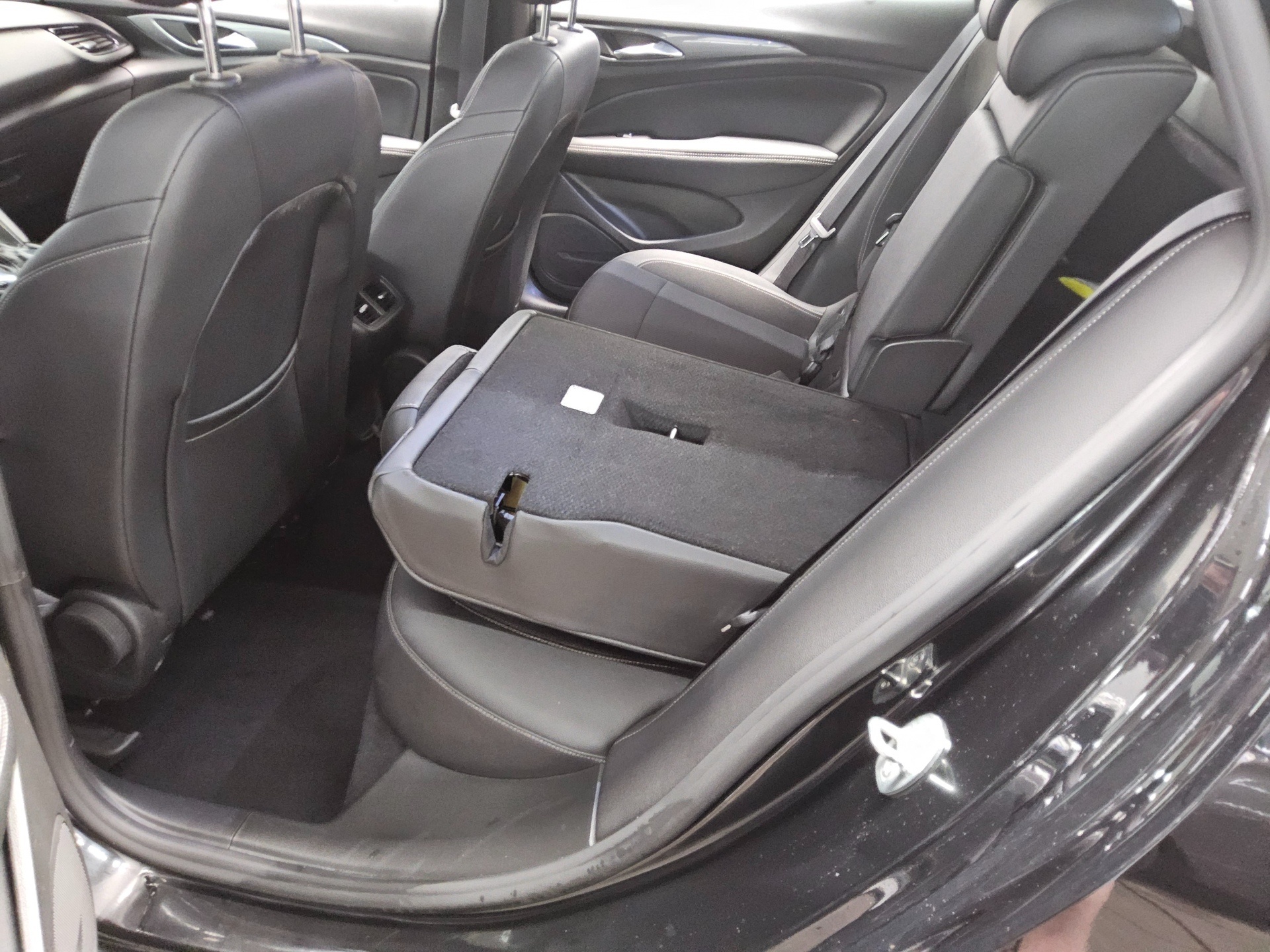 Opel Insignia ST 2.0 CDTI Business Ed. Navi LED AHK 13