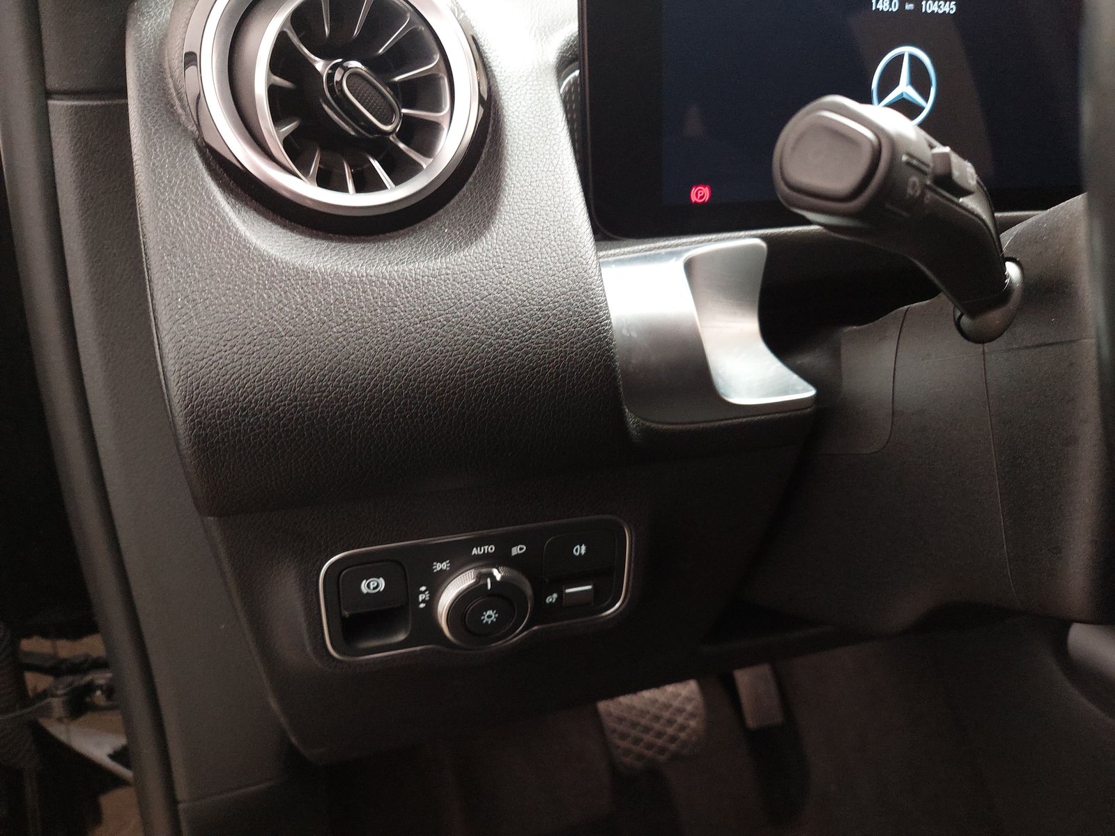 Mercedes-Benz GLB 200 d Progressive T-Leder Night Navi LED AHK 7