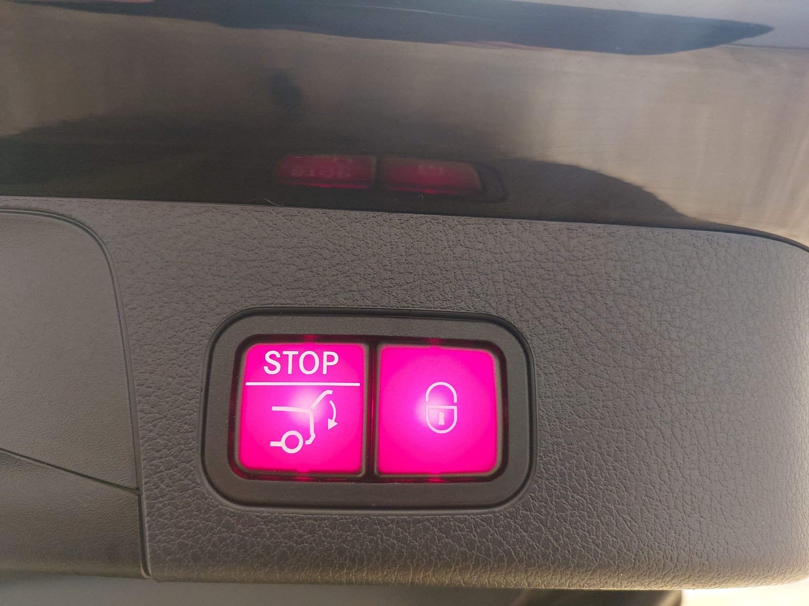 Mercedes-Benz GLB 200 d Progressive T-Leder Night Navi LED AHK 18